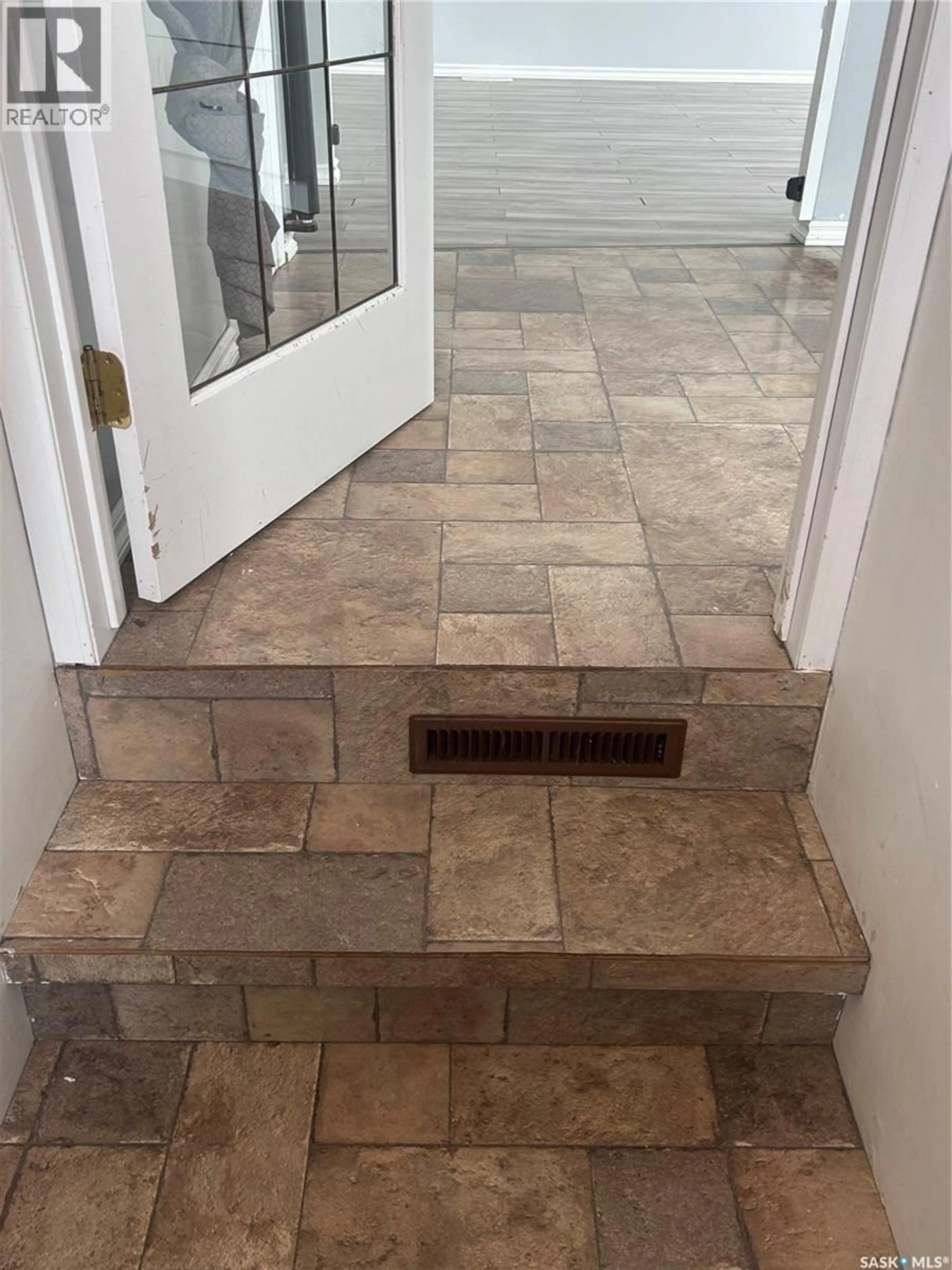 Indoor entryway for 306 MAIN STREET, Bienfait Saskatchewan S0C0M0