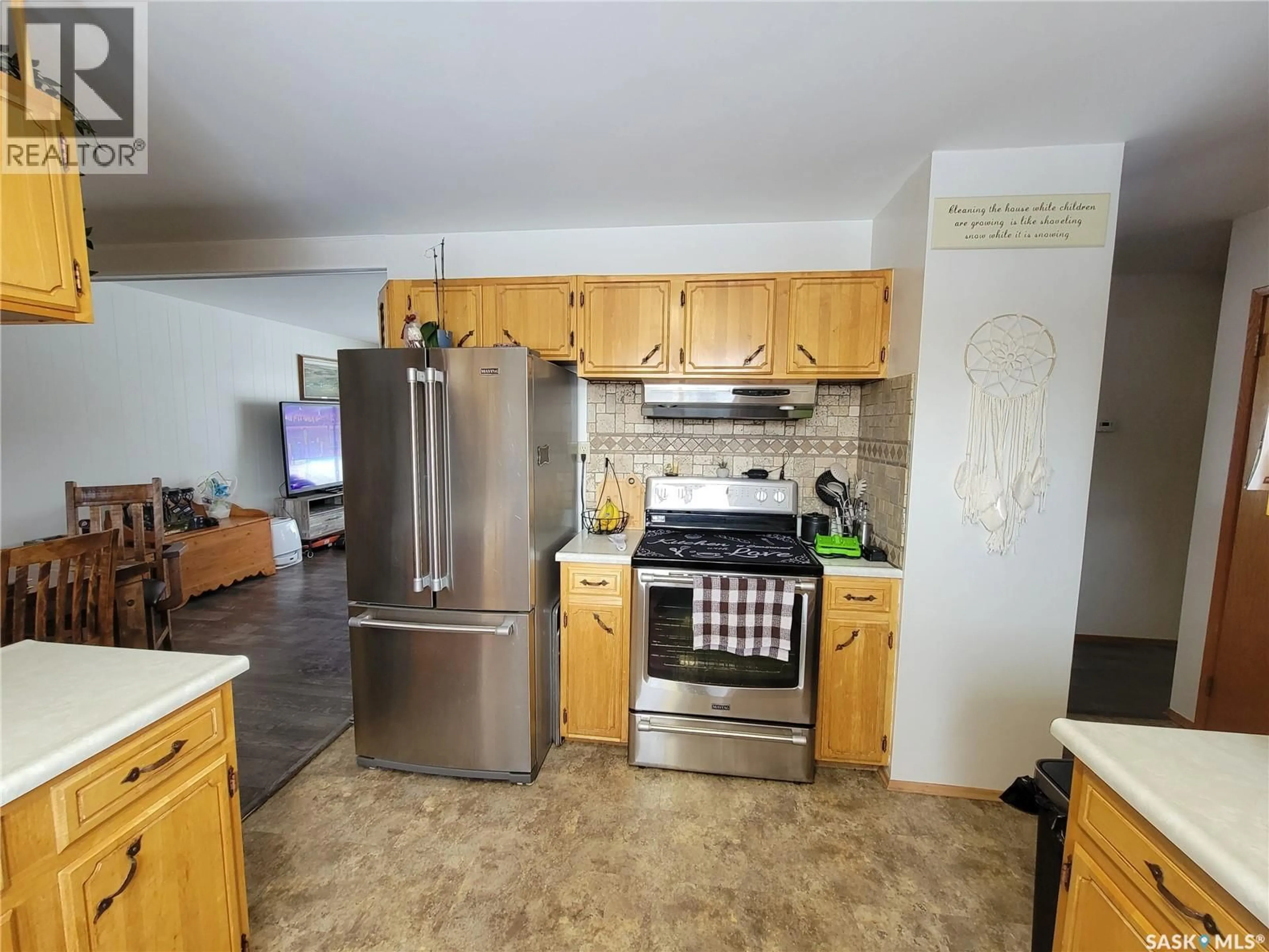 Standard kitchen, unknown for 102 JUBILEE BAY, Unity Saskatchewan S0K4L0