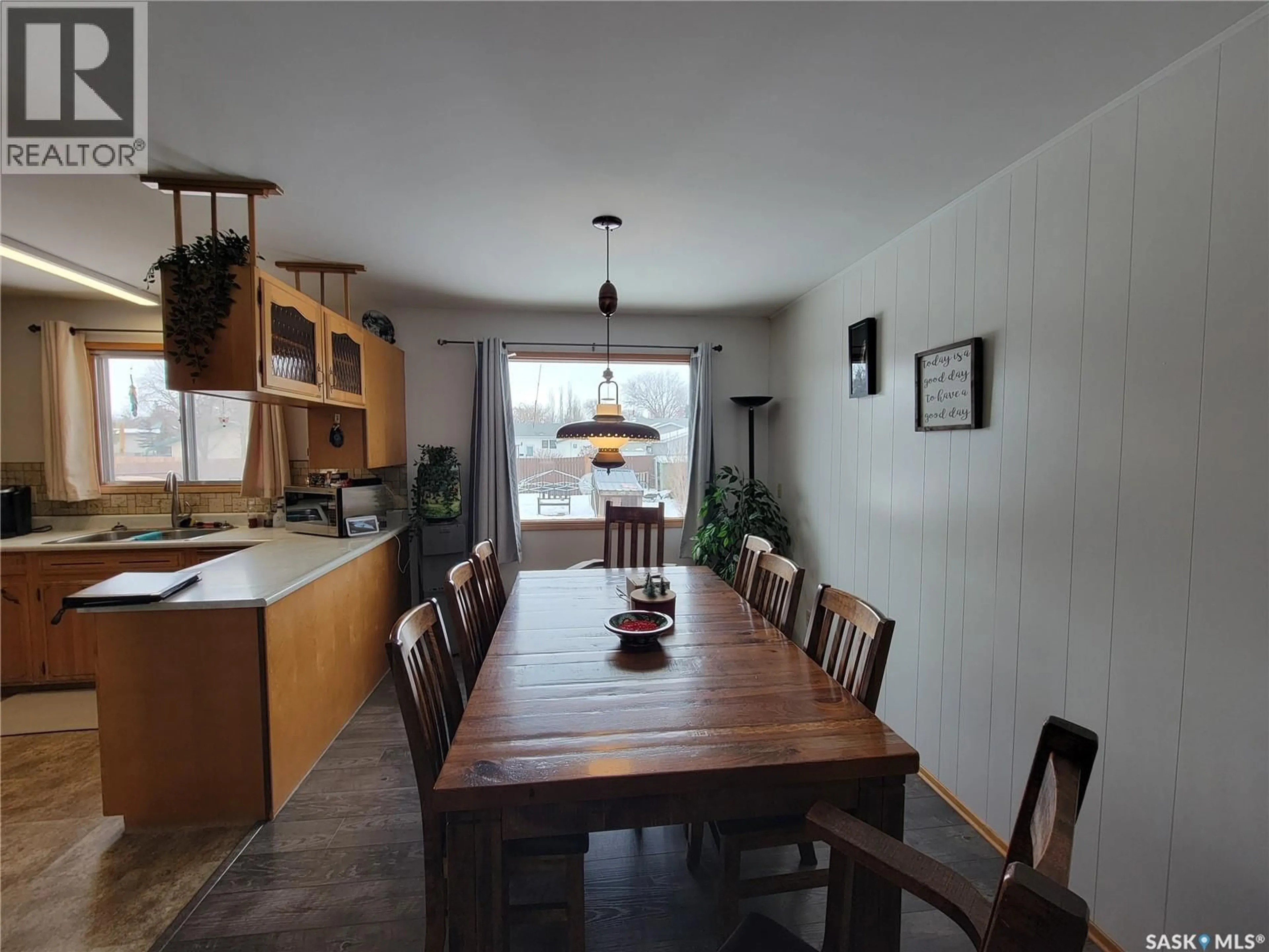 Dining room, wood/laminate floor for 102 JUBILEE BAY, Unity Saskatchewan S0K4L0