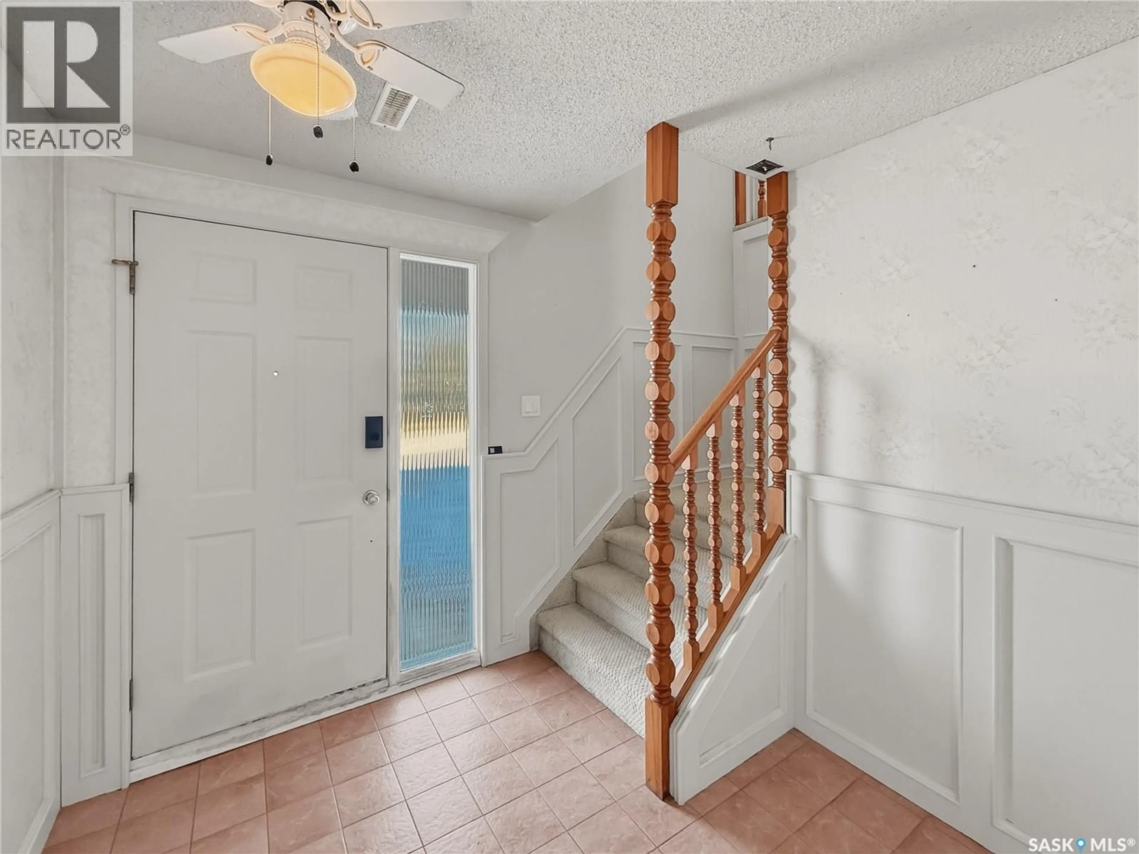 Indoor entryway for 264 HAYES DRIVE, Swift Current Saskatchewan S9H4H1