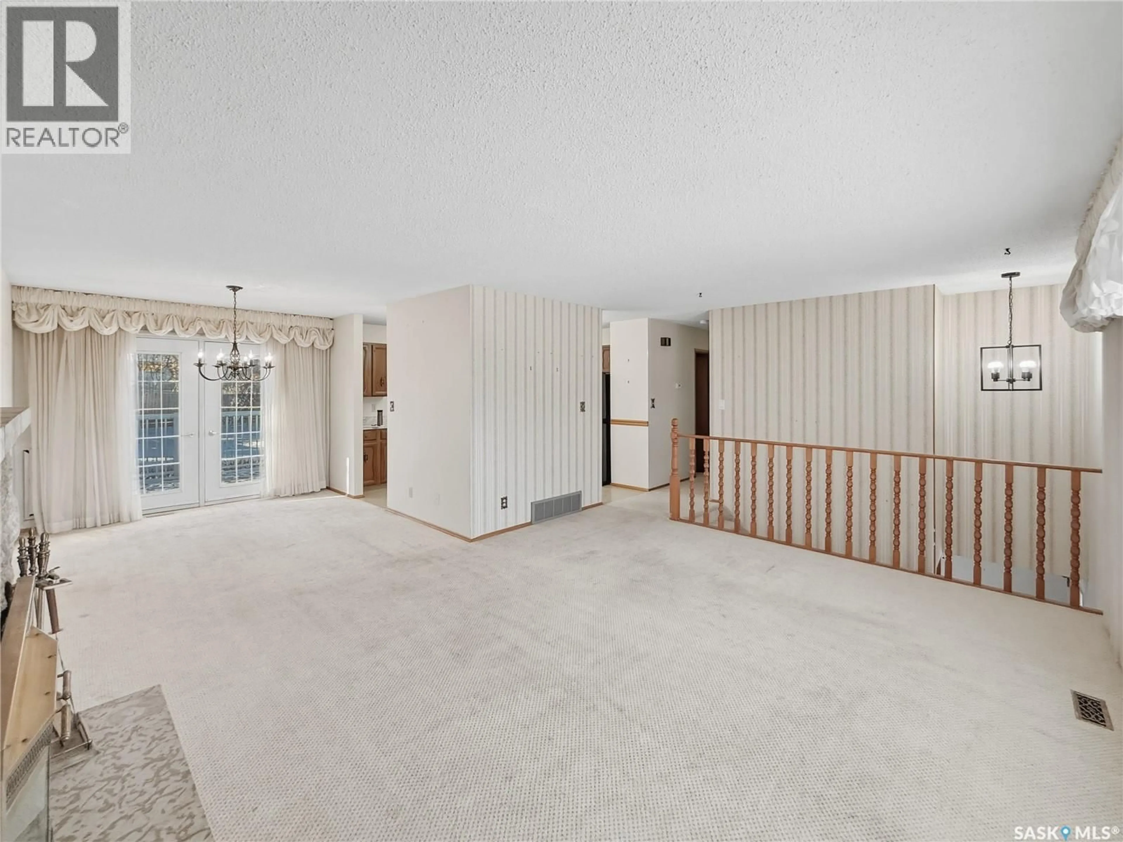 Indoor foyer for 264 HAYES DRIVE, Swift Current Saskatchewan S9H4H1