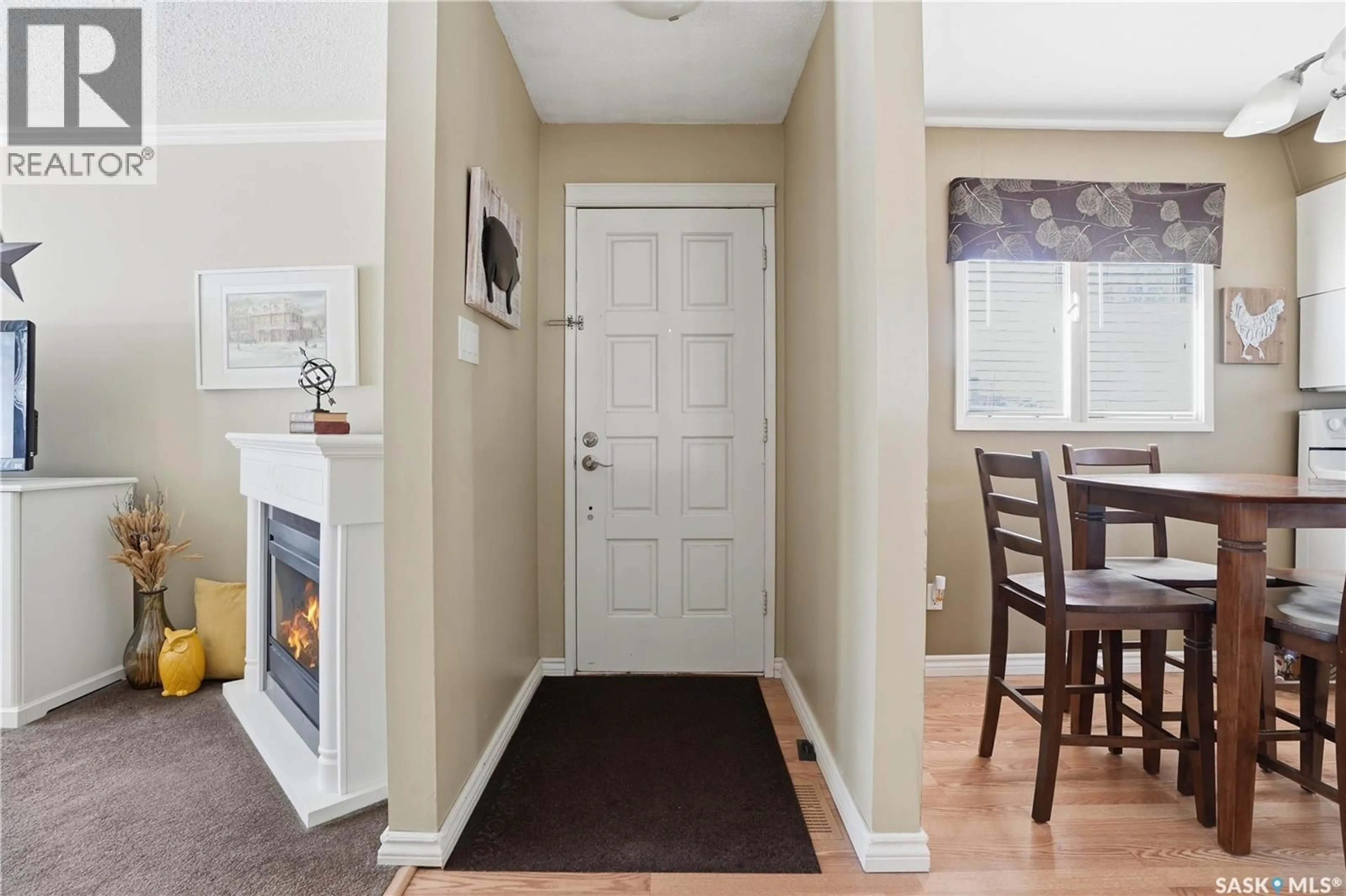 Indoor entryway for 39 BEDFORD CRESCENT, Regina Saskatchewan S4N1M9