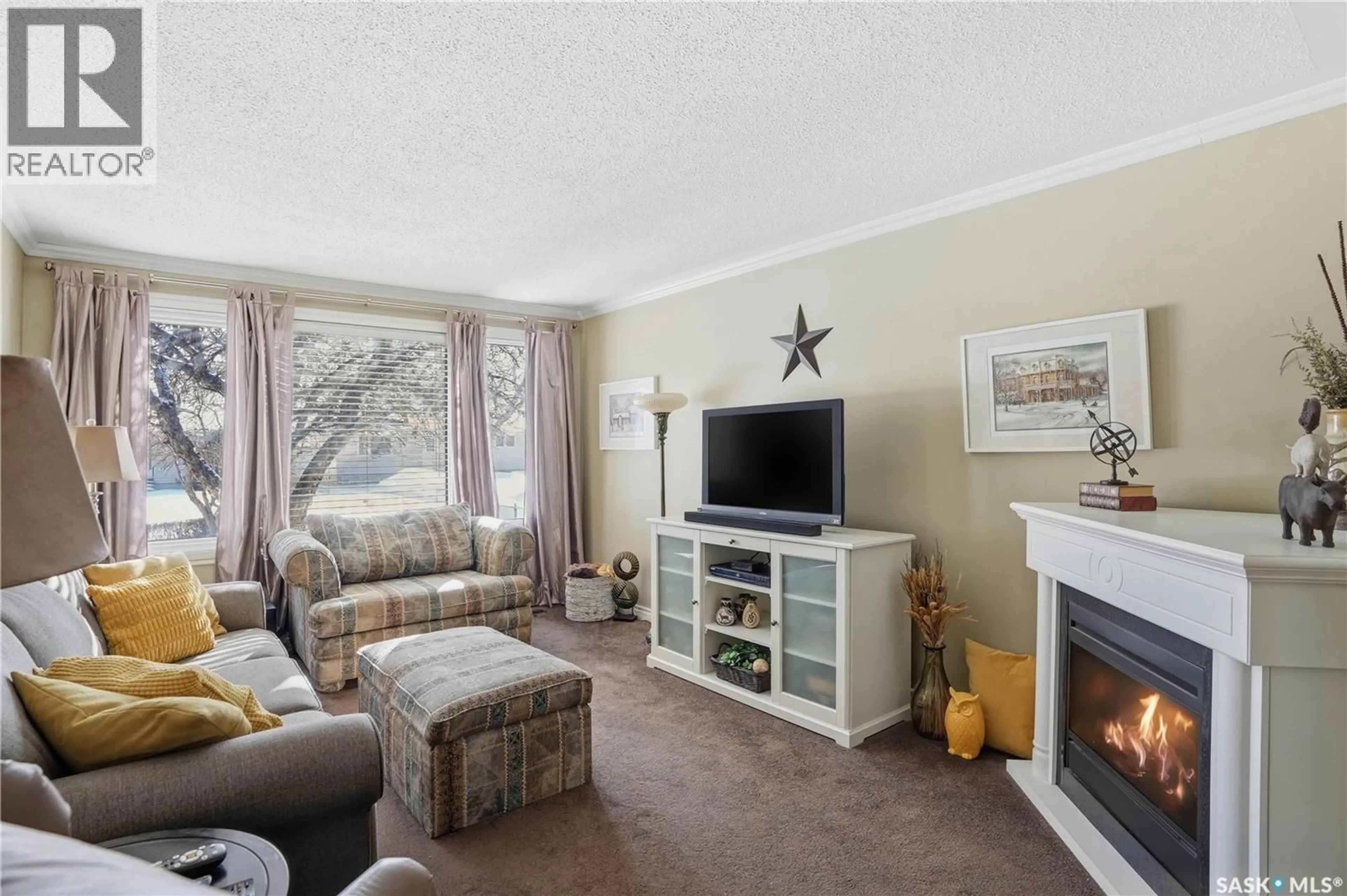 Living room with furniture, unknown for 39 BEDFORD CRESCENT, Regina Saskatchewan S4N1M9