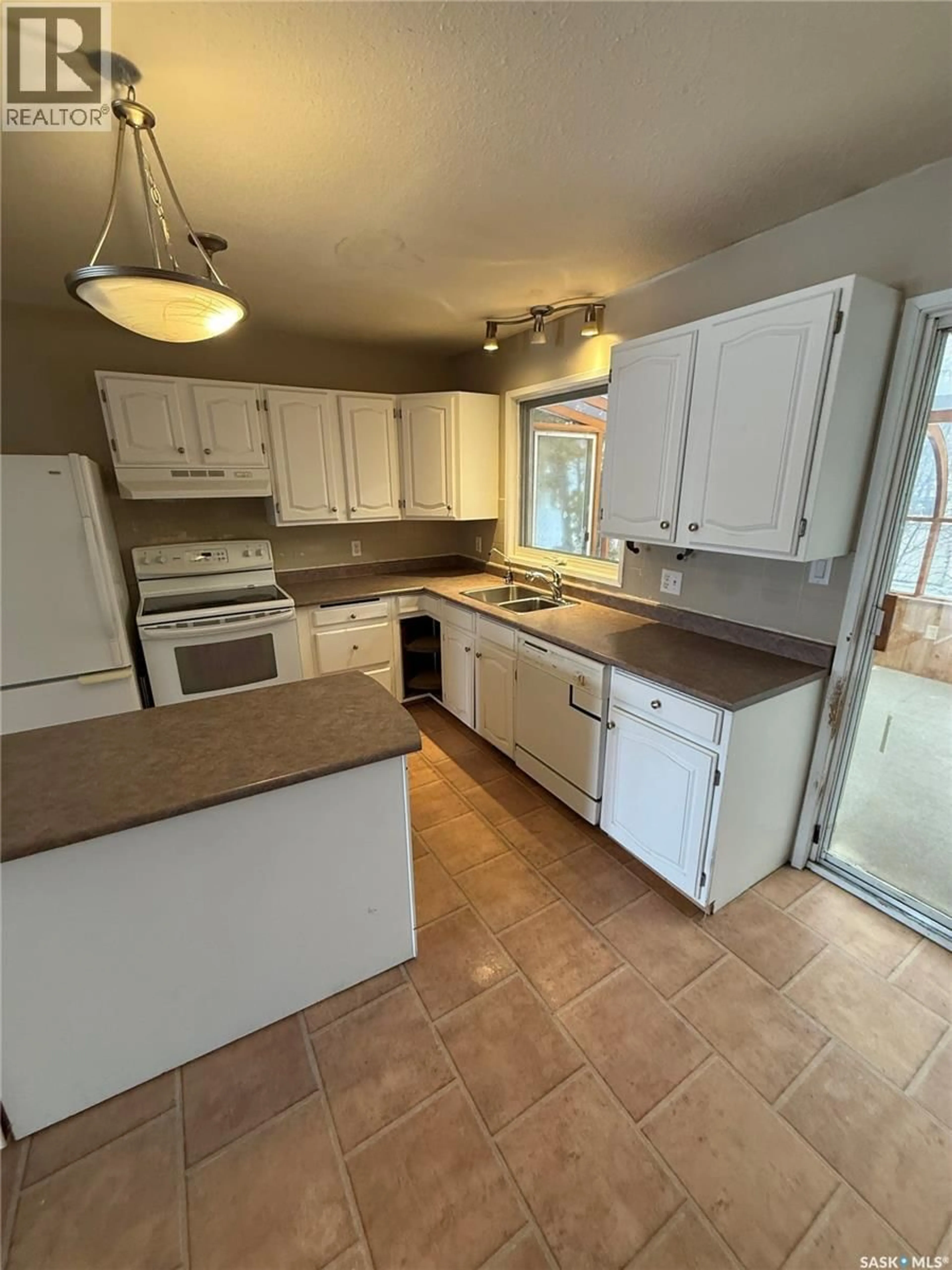 Standard kitchen, unknown for 2312 ROBIN PLACE, North Battleford Saskatchewan S9A3T7