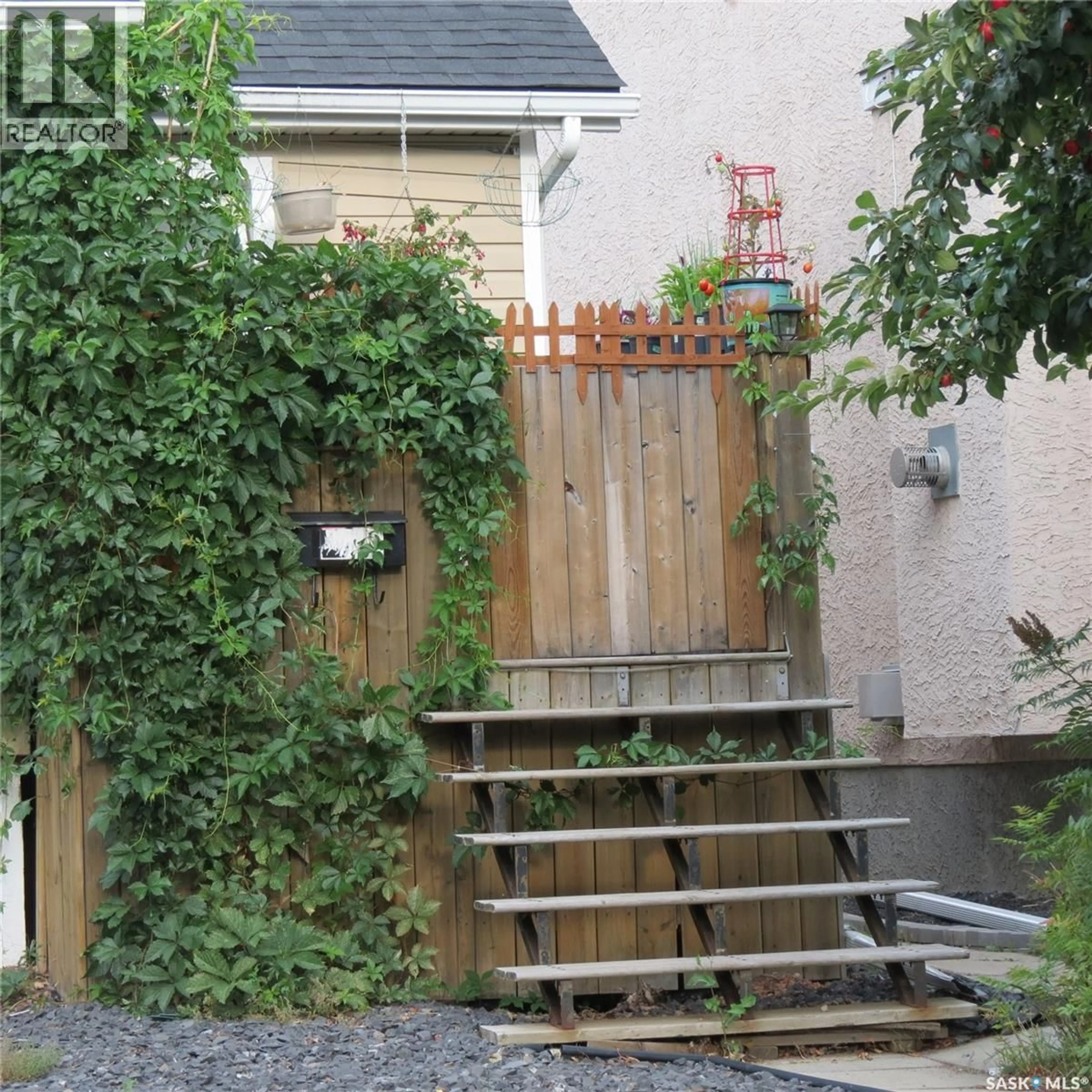 Unknown for 2256 WASCANA STREET, Regina Saskatchewan S4T4K2