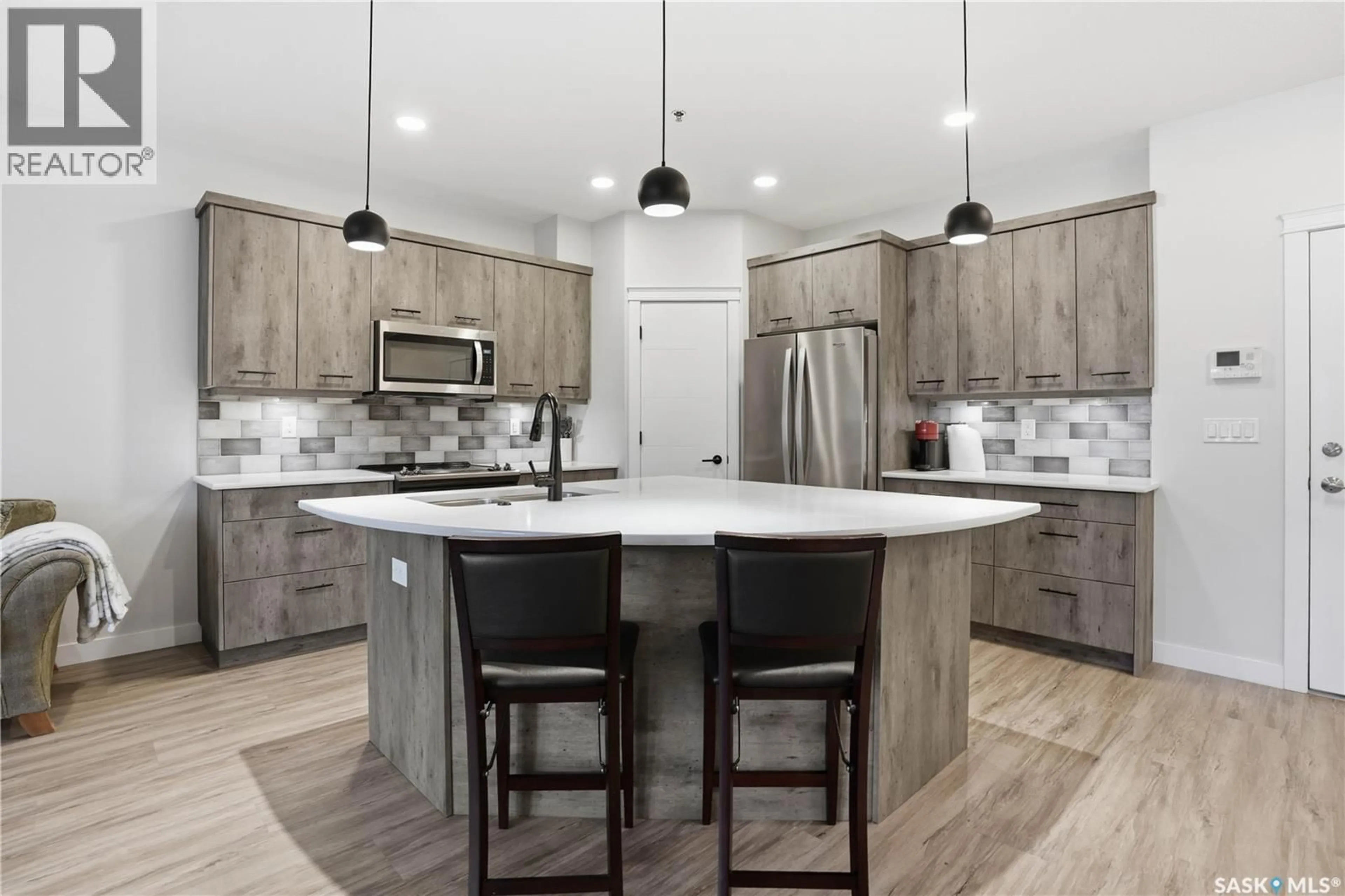 Contemporary kitchen, unknown for 213 1700 BADHAM BOULEVARD, Regina Saskatchewan S4P0J7