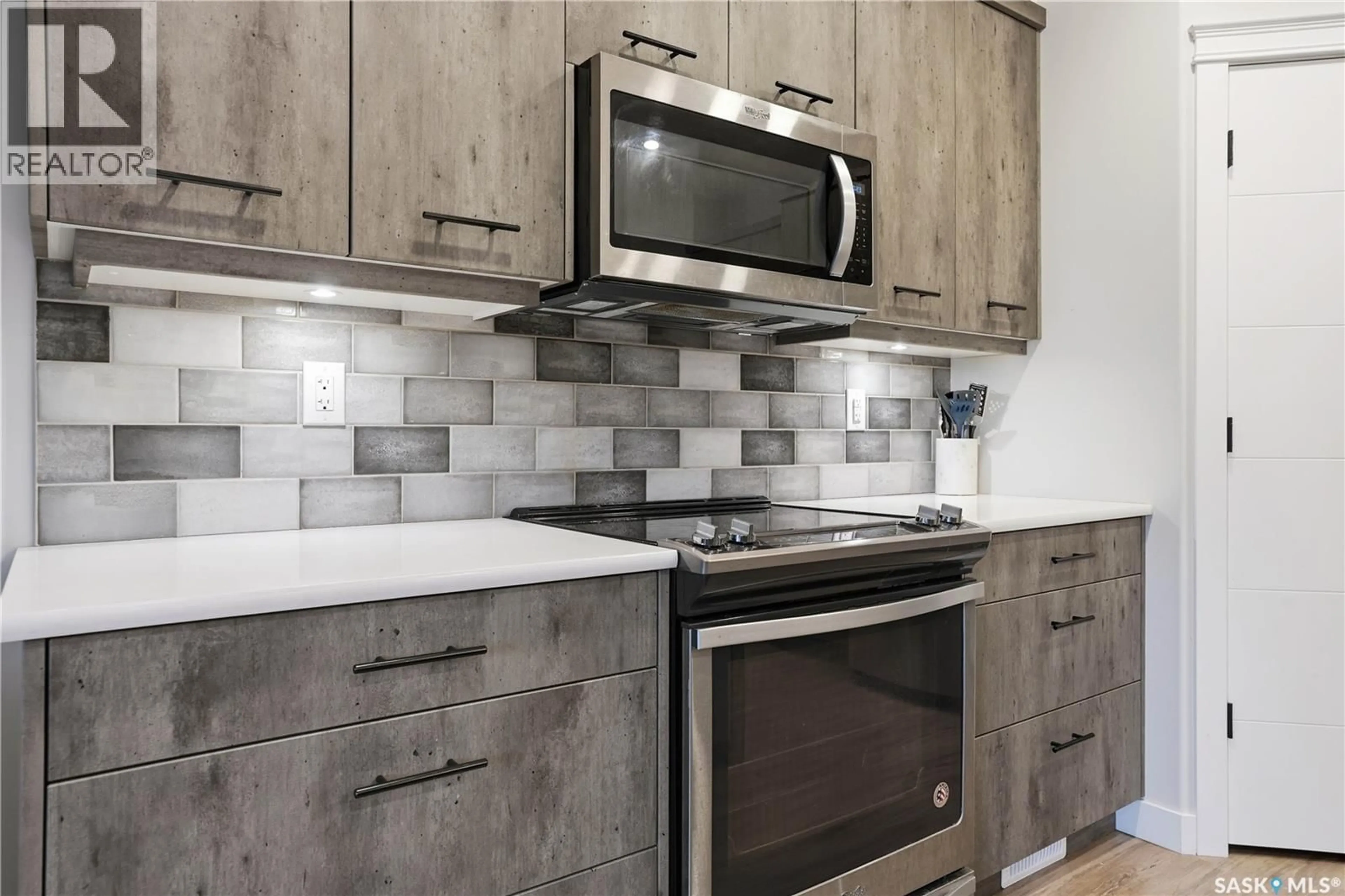 Unknown for 213 1700 BADHAM BOULEVARD, Regina Saskatchewan S4P0J7