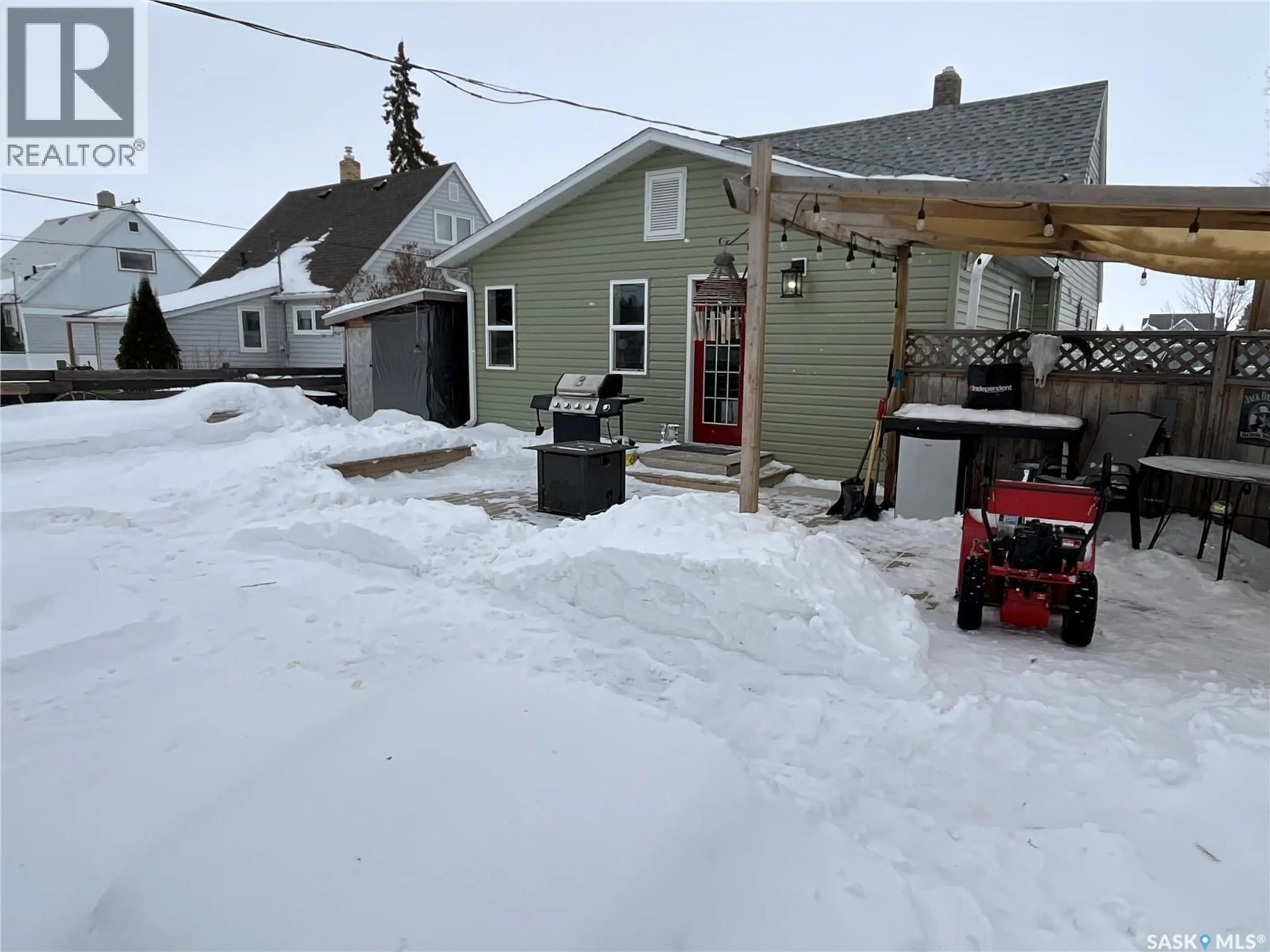 A pic from outside/outdoor area/front of a property/back of a property/a pic from drone, street for 618 7TH AVENUE, Melville Saskatchewan S0A0G5