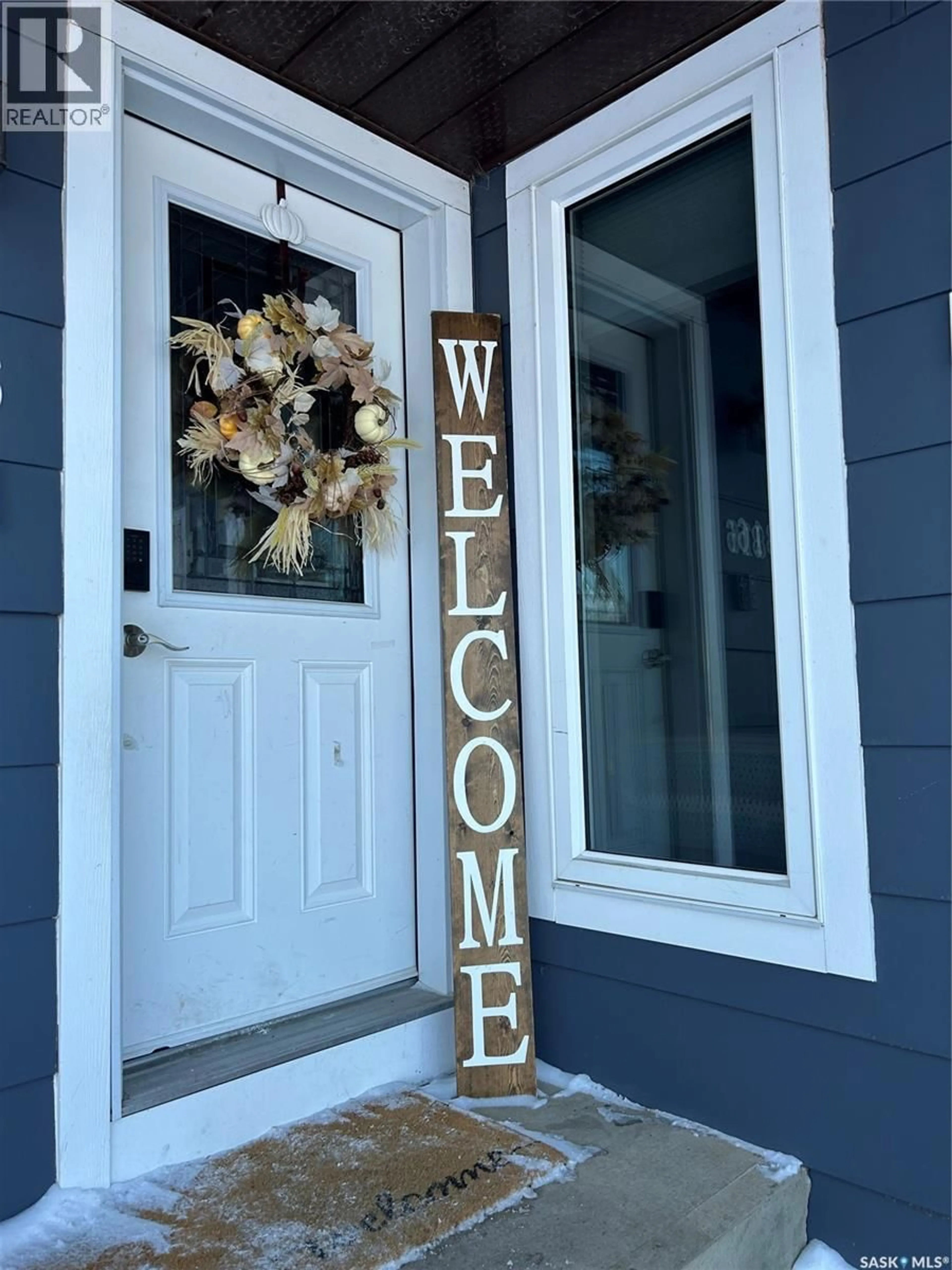 Indoor entryway for 816 8TH AVENUE, Rosthern Saskatchewan S0K3R0
