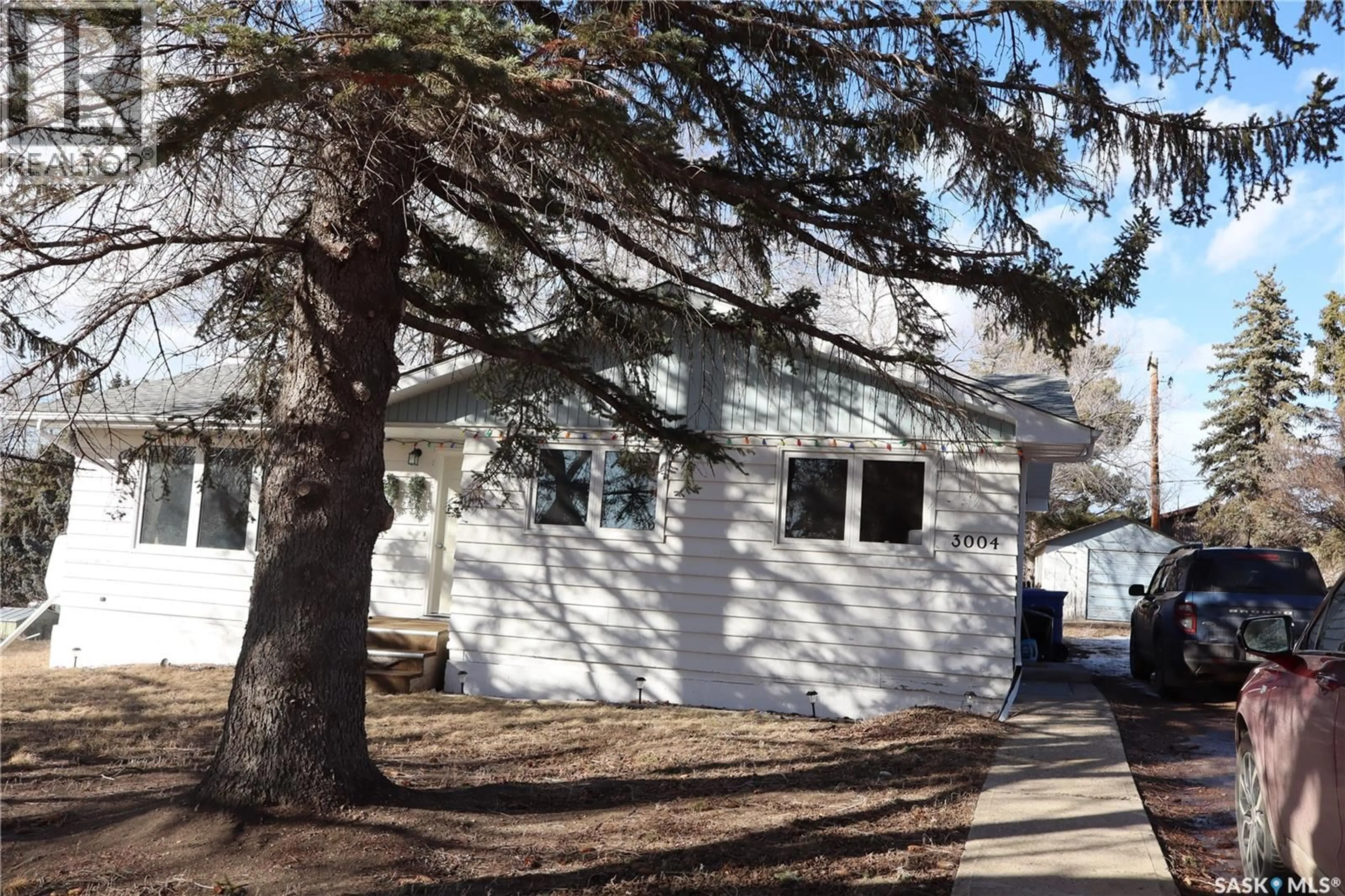 Home with vinyl exterior material, street for 3004 4TH STREET, Rockglen Saskatchewan S0H3R0