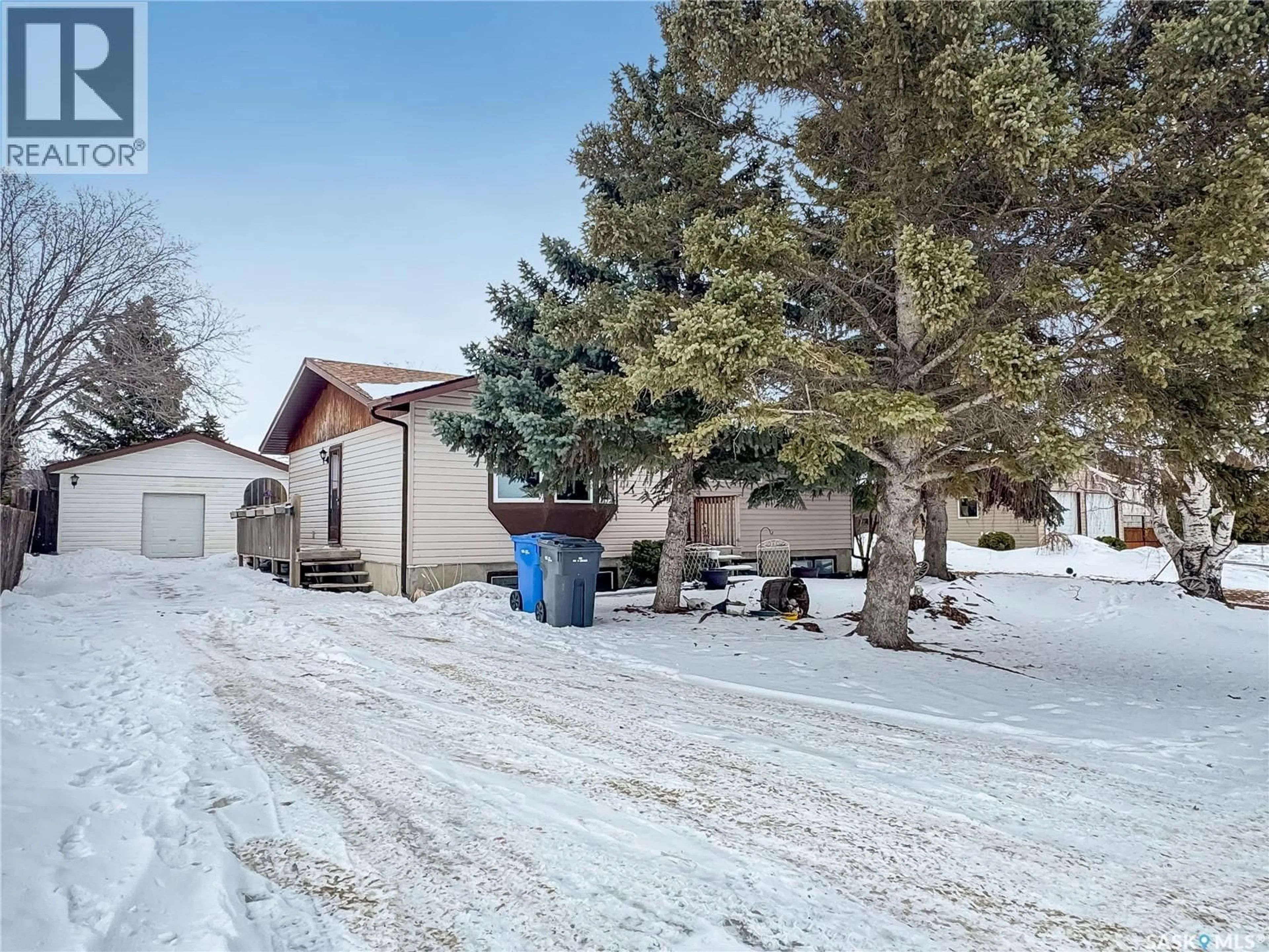 A pic from outside/outdoor area/front of a property/back of a property/a pic from drone, street for 2472 ROSS CRESCENT, North Battleford Saskatchewan S9A3R3