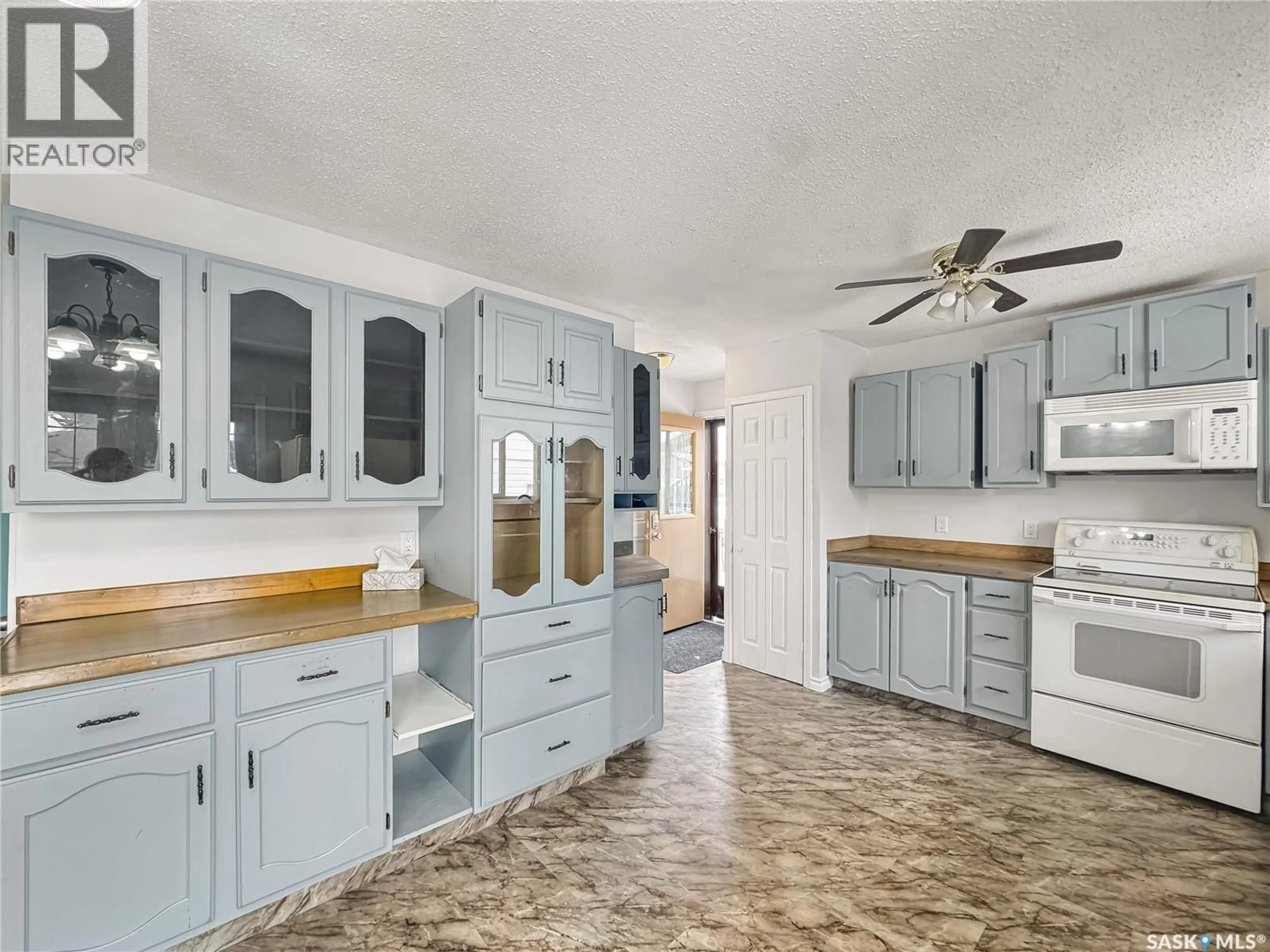 Open concept kitchen, ceramic/tile floor for 2472 ROSS CRESCENT, North Battleford Saskatchewan S9A3R3