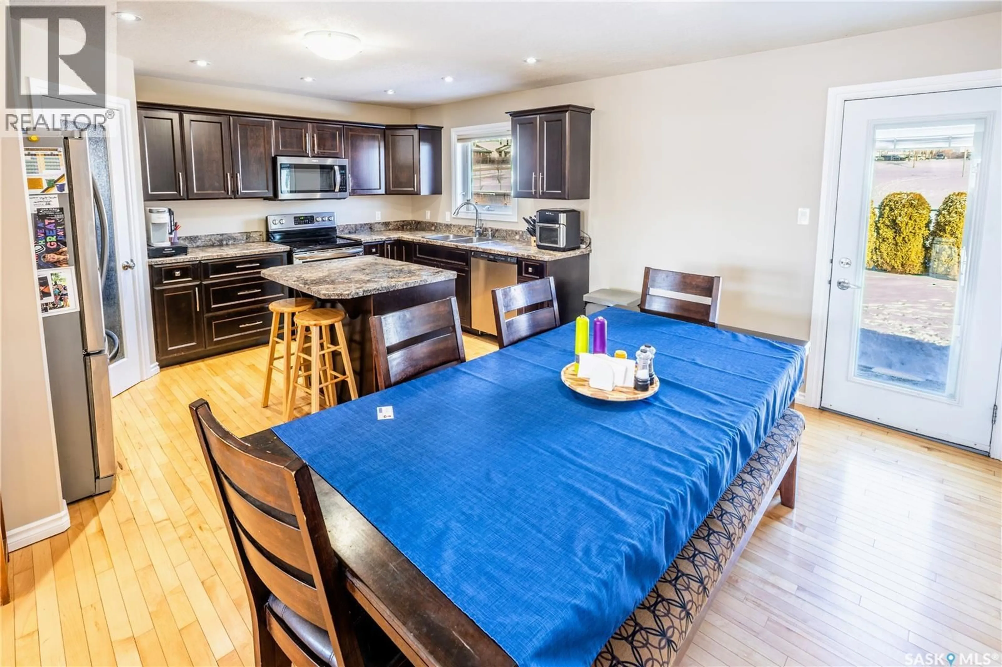 Open concept kitchen, unknown for 856 ATHABASCA STREET, Moose Jaw Saskatchewan S6H1N7