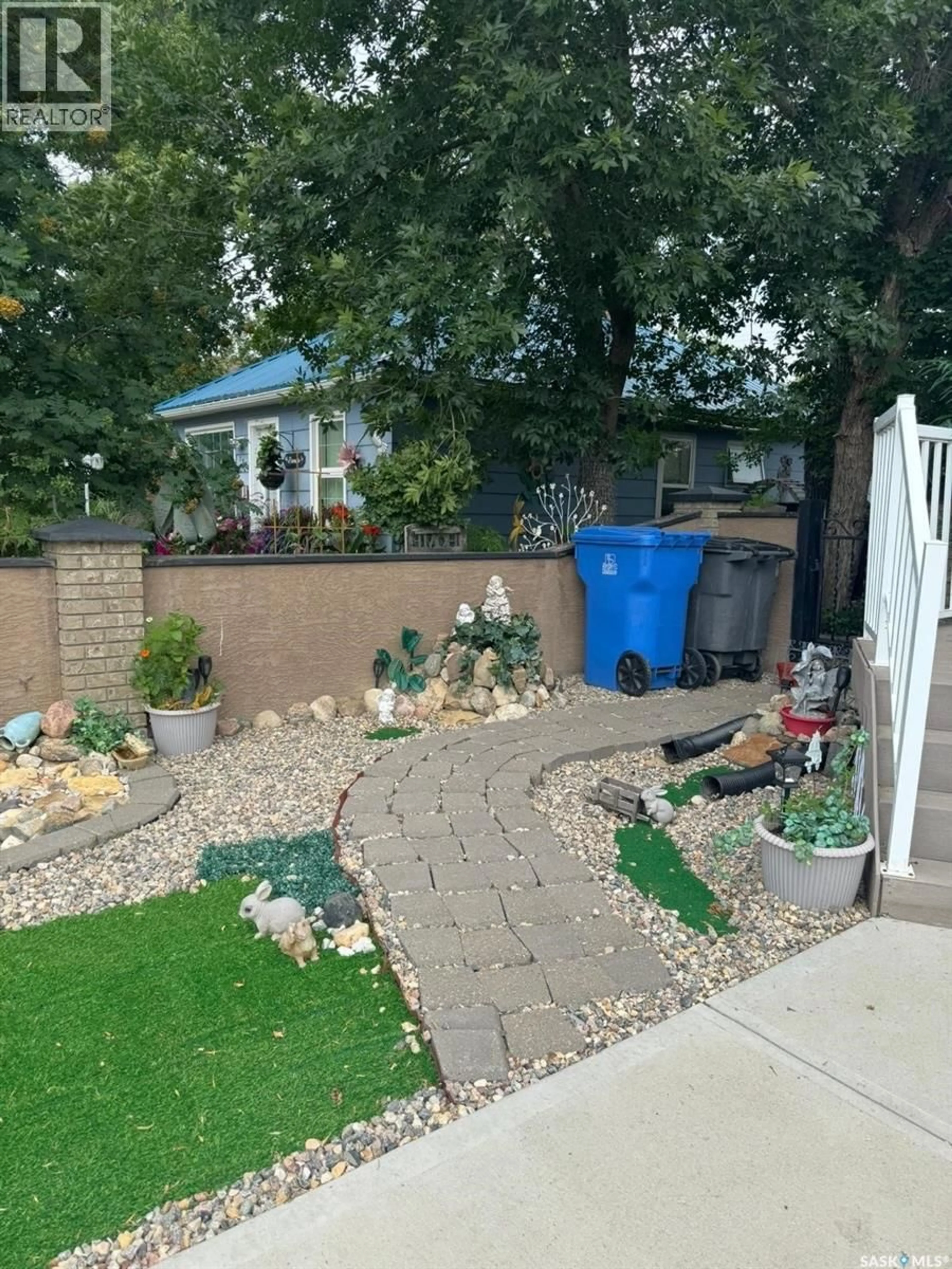 A pic from outside/outdoor area/front of a property/back of a property/a pic from drone, street for 1515 2ND STREET, Estevan Saskatchewan S4A0M7