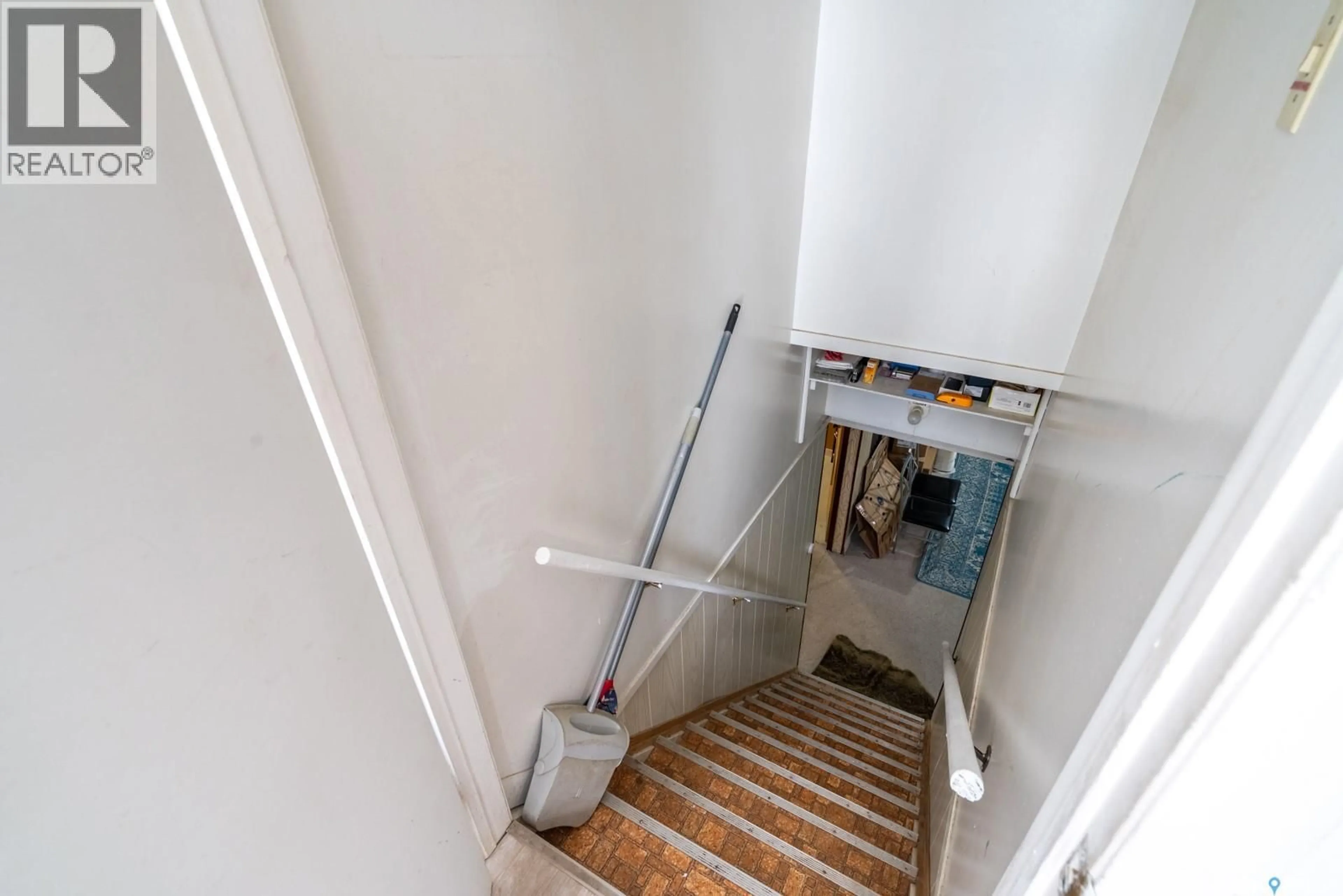 Stairs for 1357 GROSVENOR STREET, Regina Saskatchewan S4N1R2