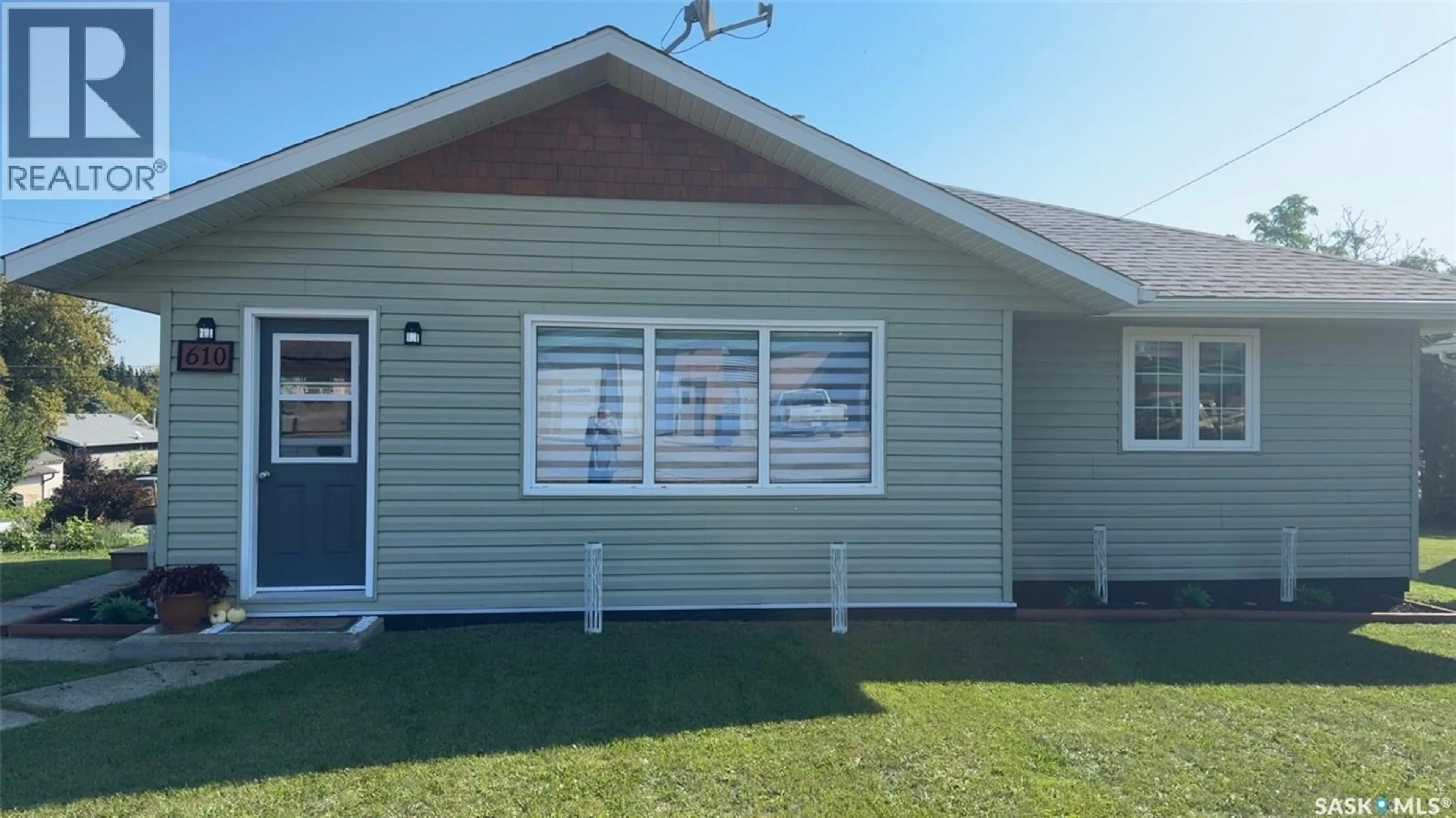 Home with vinyl exterior material, building for 610 ALBERT STREET, Hudson Bay Saskatchewan S0E0Y0