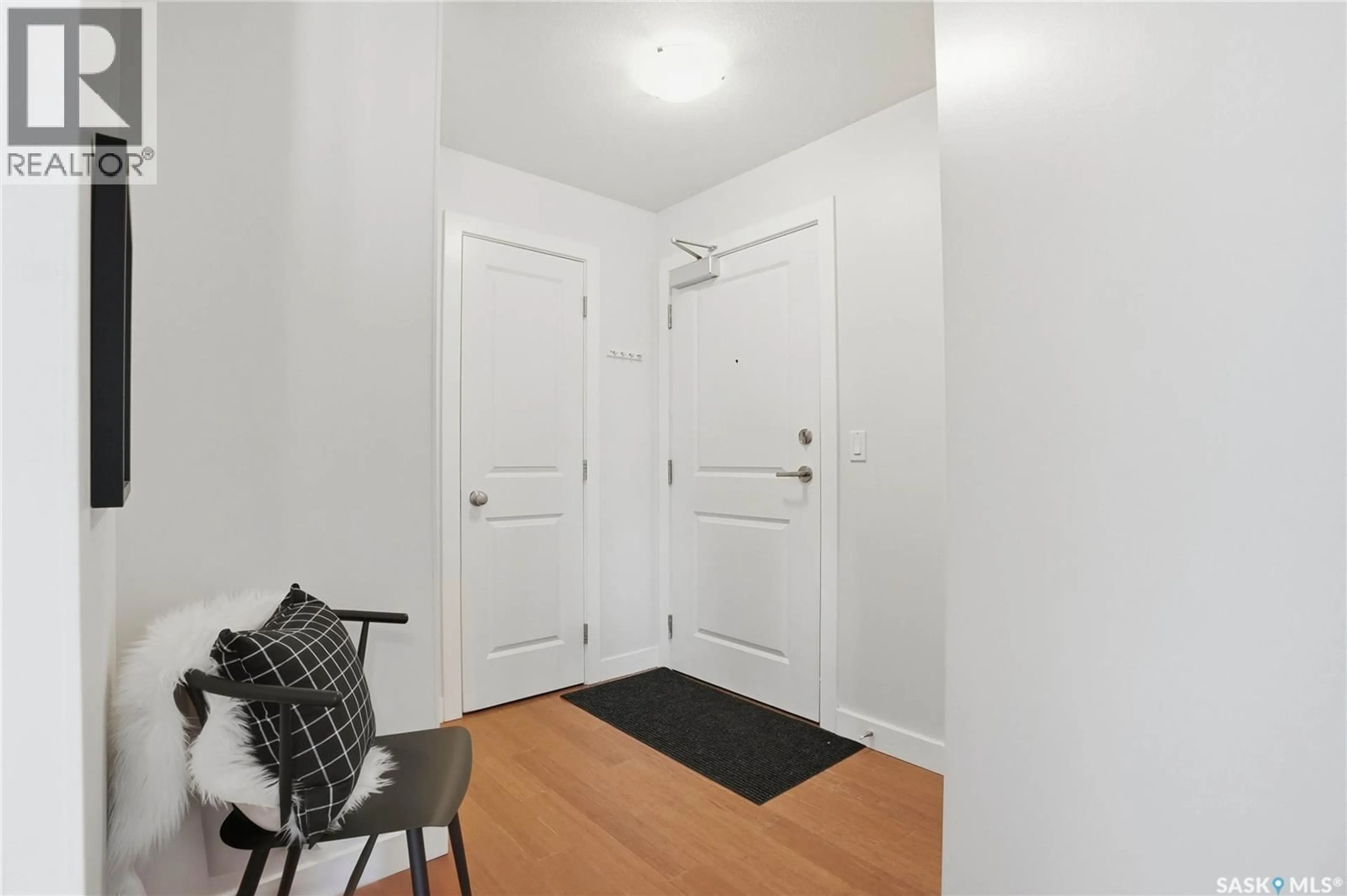 Indoor entryway for 210C HUNTER ROAD, Saskatoon Saskatchewan S7T0J9