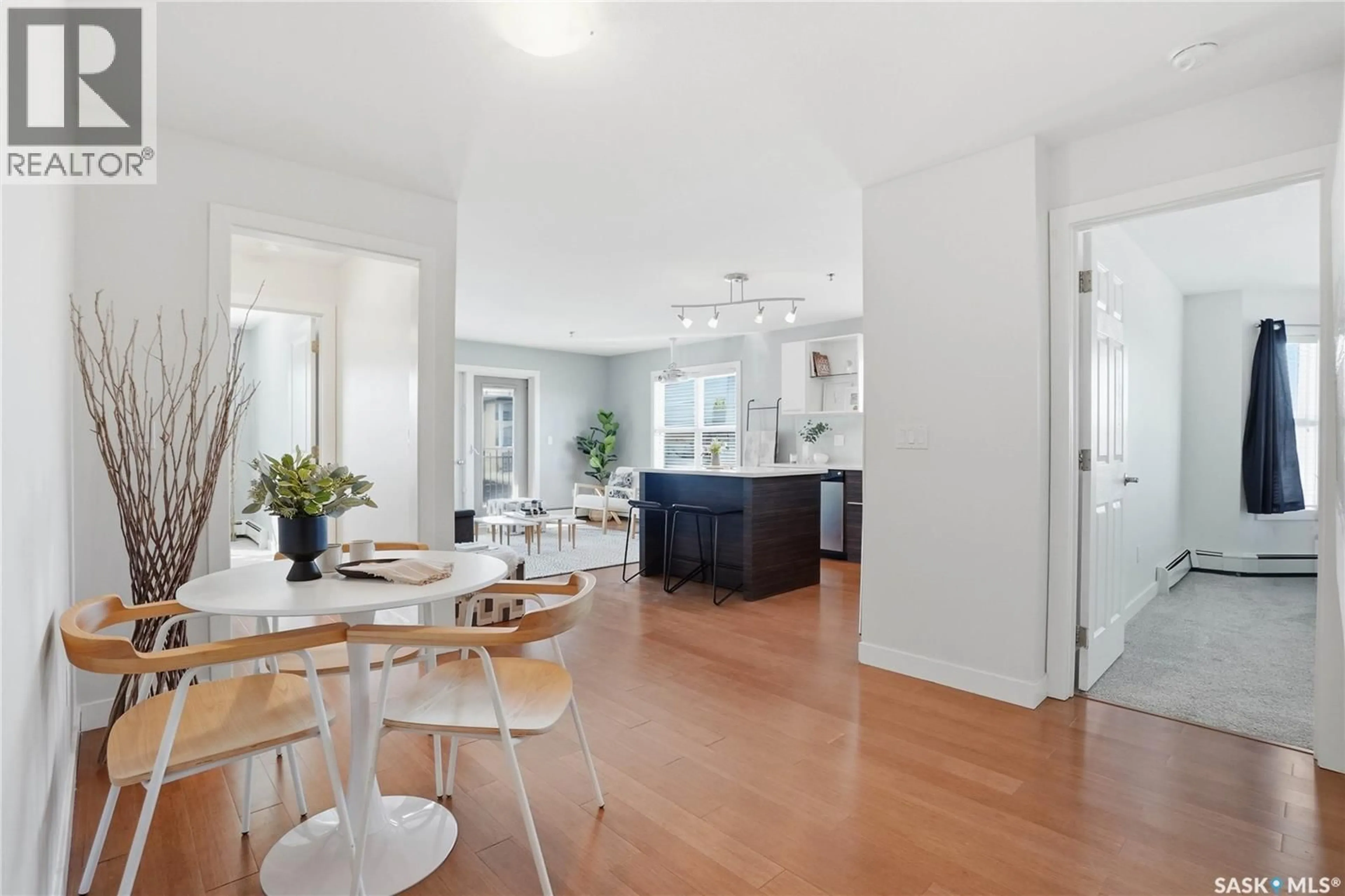 Open concept kitchen, unknown for 210C HUNTER ROAD, Saskatoon Saskatchewan S7T0J9