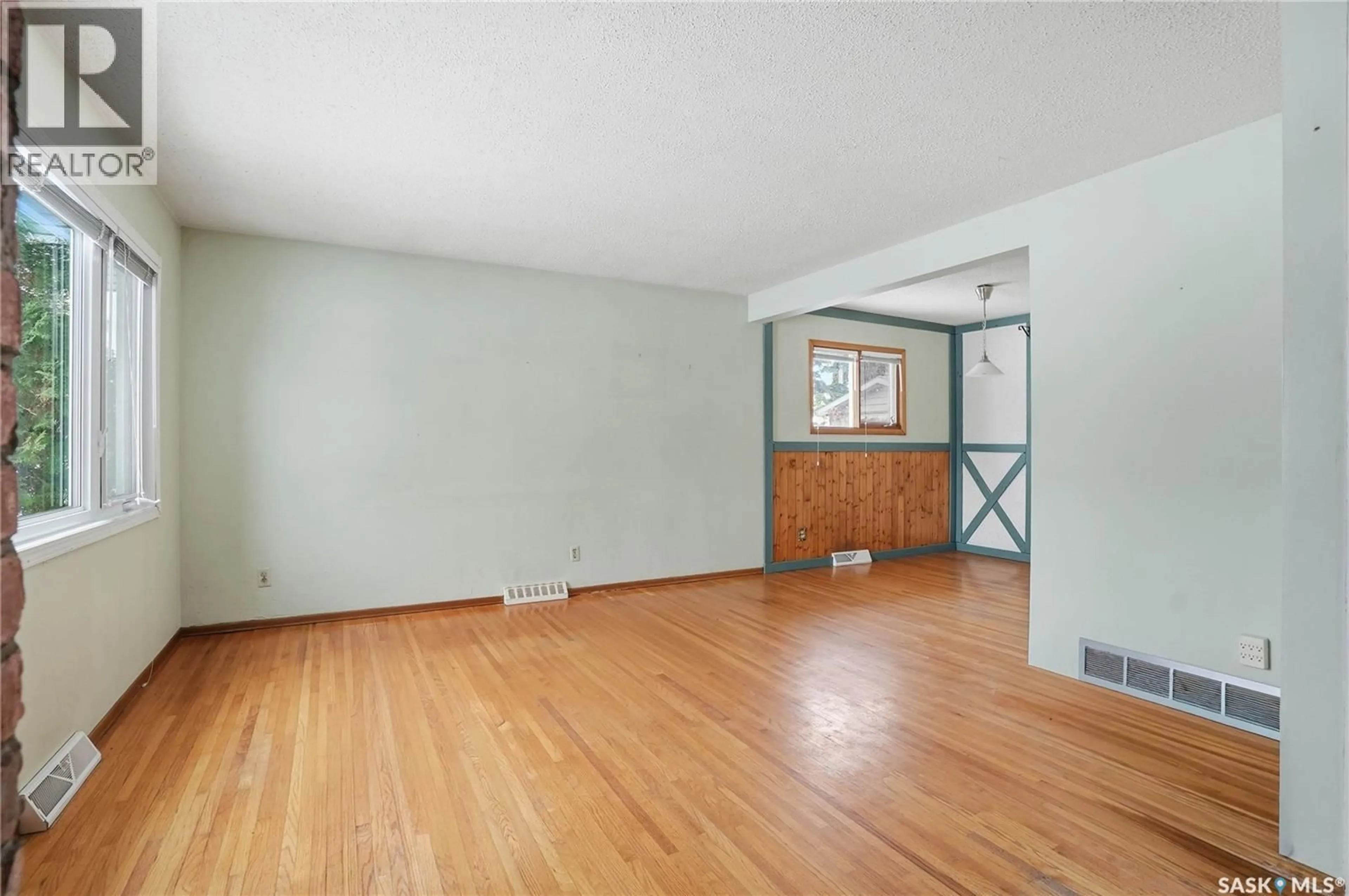 A pic of a room for 2810 CALDER AVENUE, Saskatoon Saskatchewan S7J1W1