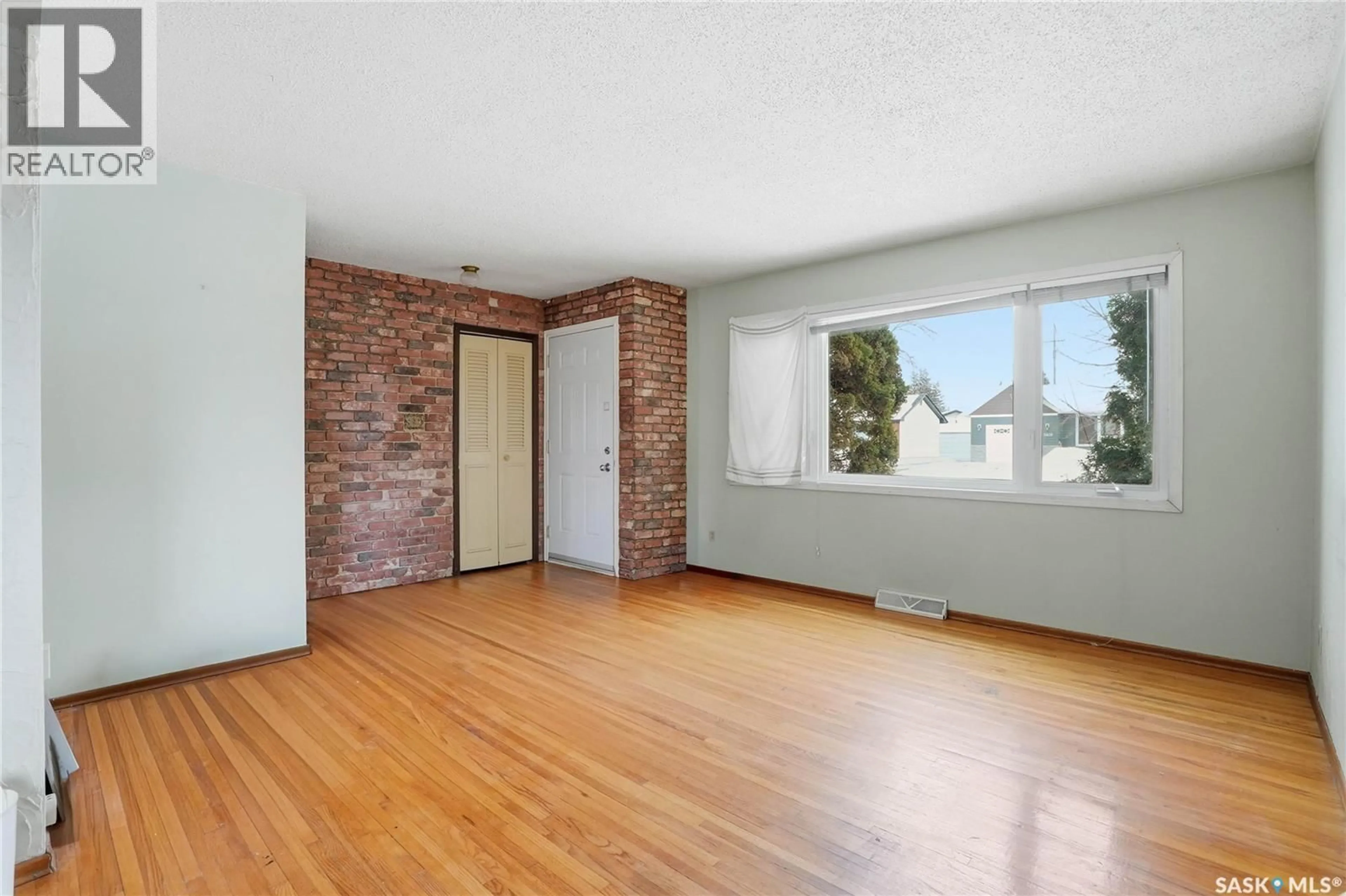 A pic of a room for 2810 CALDER AVENUE, Saskatoon Saskatchewan S7J1W1