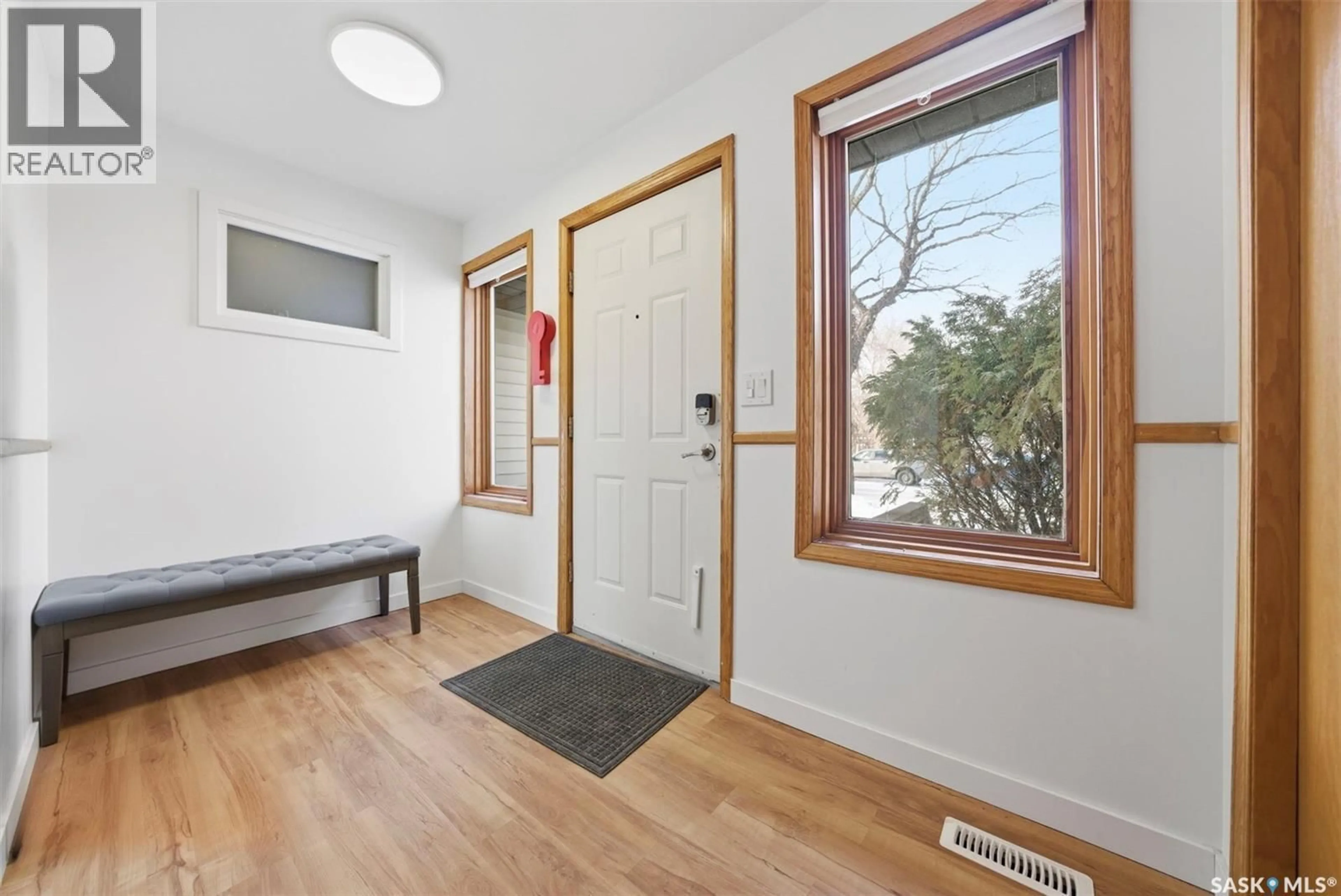 Indoor entryway for 407 111TH STREET, Saskatoon Saskatchewan S7N1T6