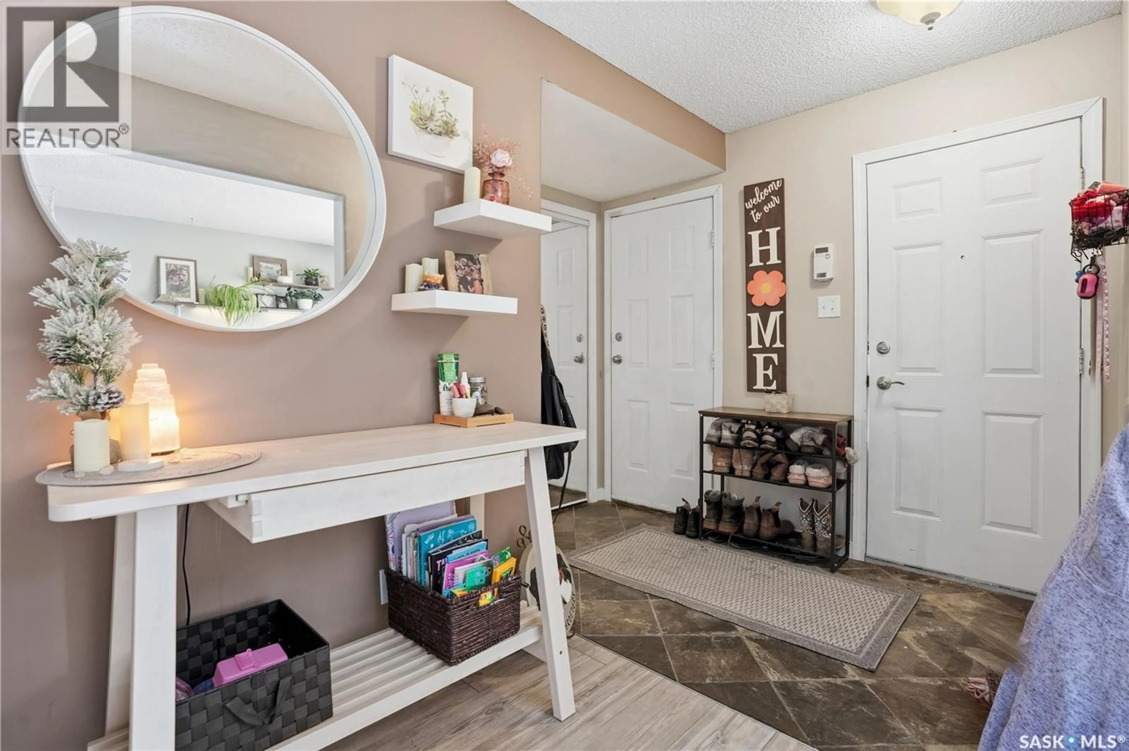 Indoor entryway for 5935 GIBBINGS BAY, Regina Saskatchewan S4X4B4