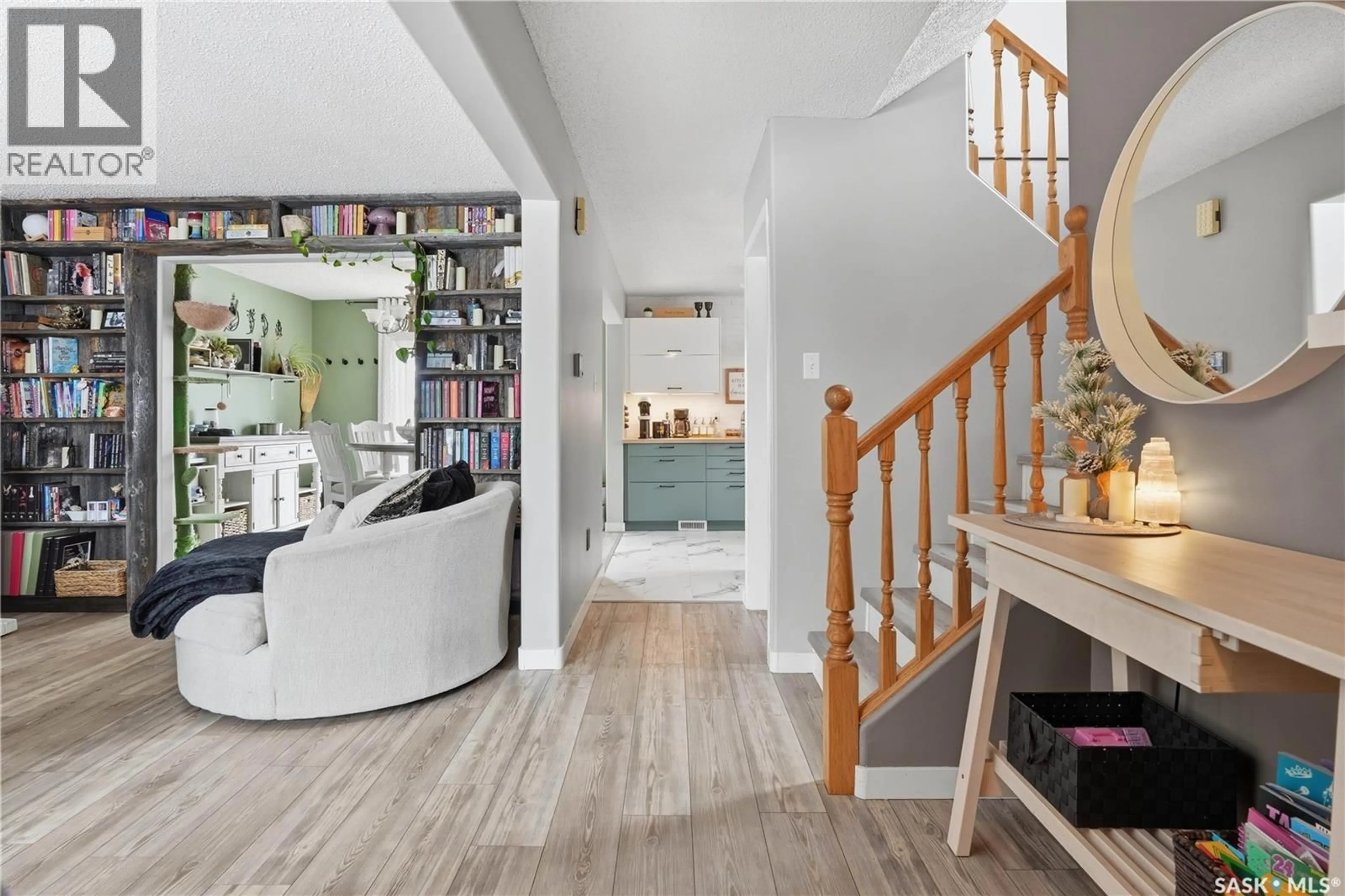 Indoor entryway for 5935 GIBBINGS BAY, Regina Saskatchewan S4X4B4