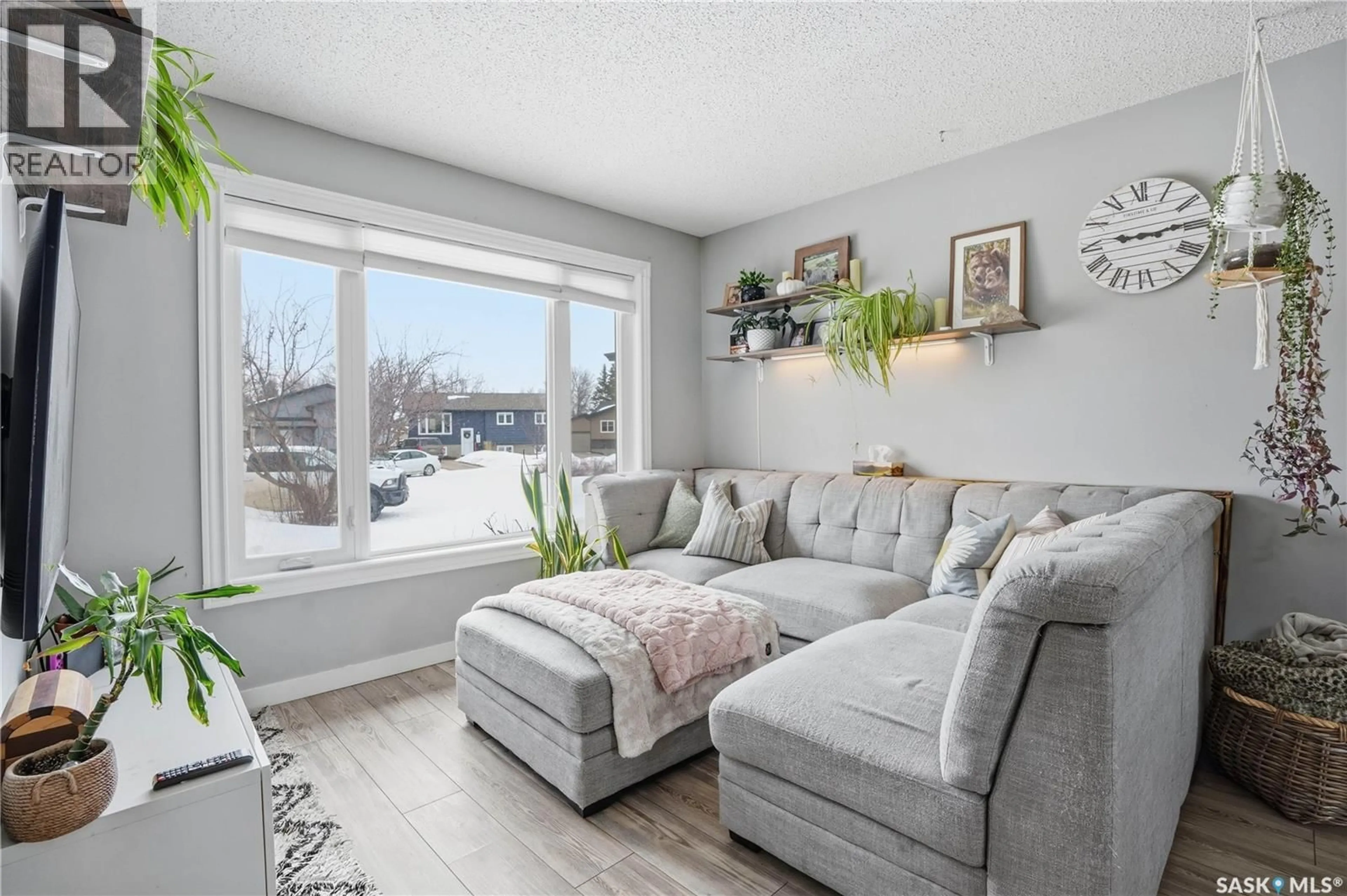 Living room with furniture, unknown for 5935 GIBBINGS BAY, Regina Saskatchewan S4X4B4