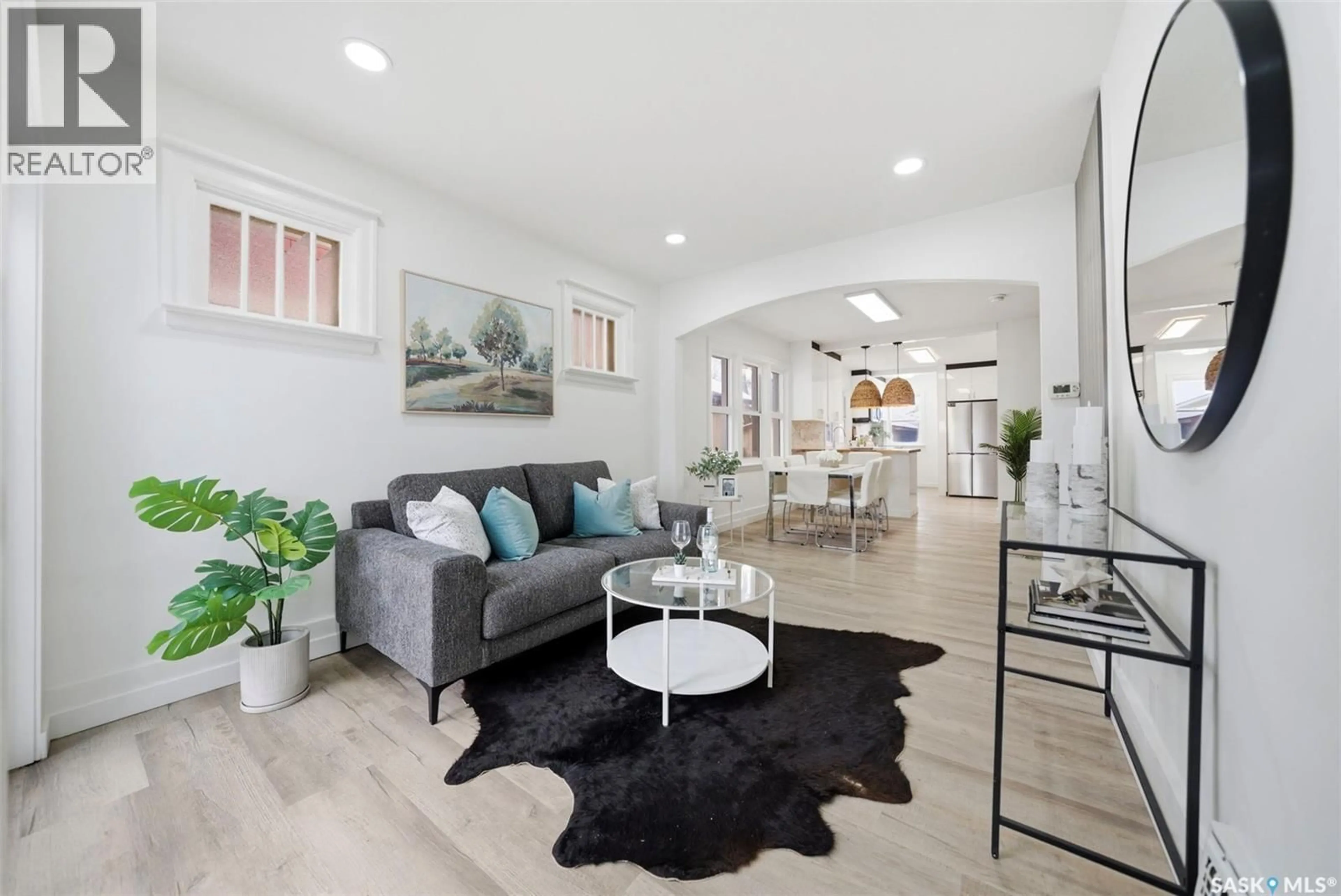 Living room with furniture, unknown for 813 4TH AVENUE, Saskatoon Saskatchewan S7K2N3