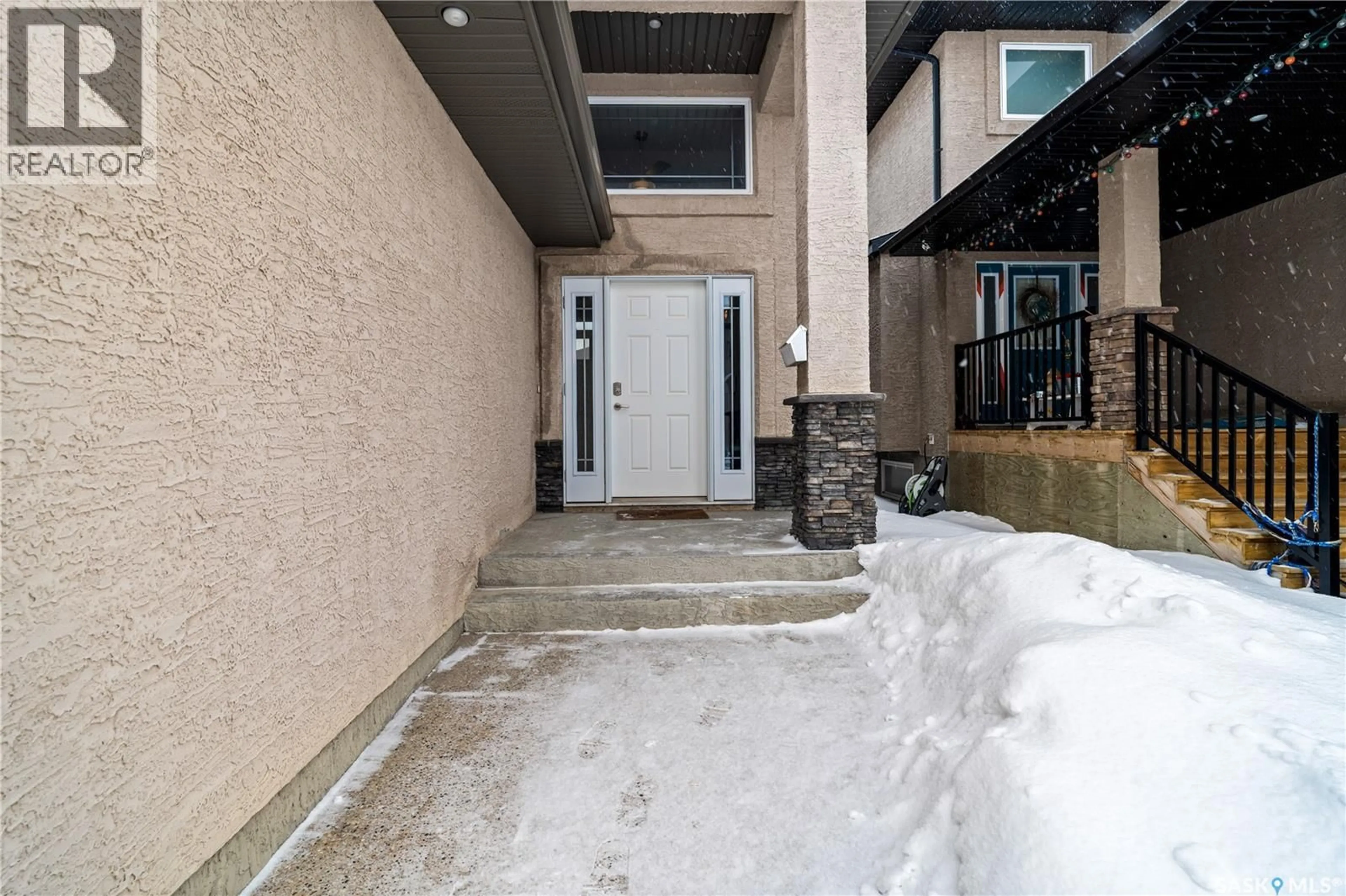 Indoor foyer for 8758 HERMAN CRESCENT, Regina Saskatchewan S4Y0B9