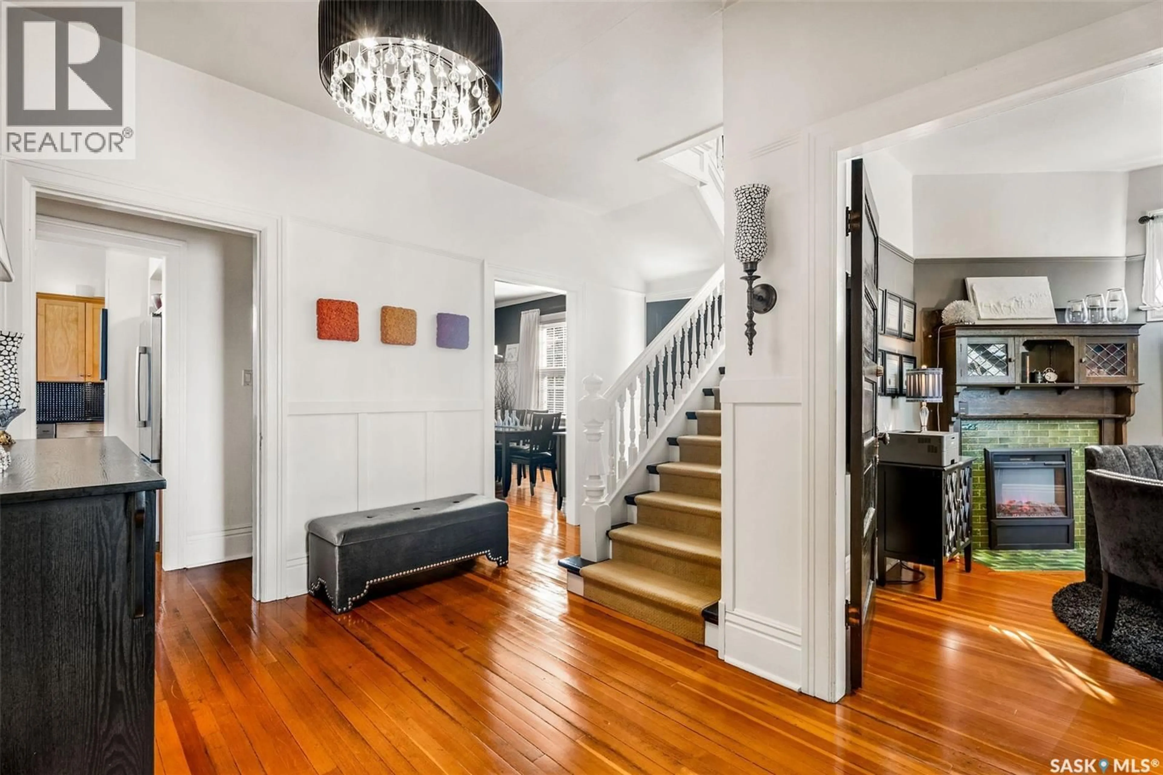 Indoor foyer for 1904 1ST AVENUE, Prince Albert Saskatchewan S6V2B5