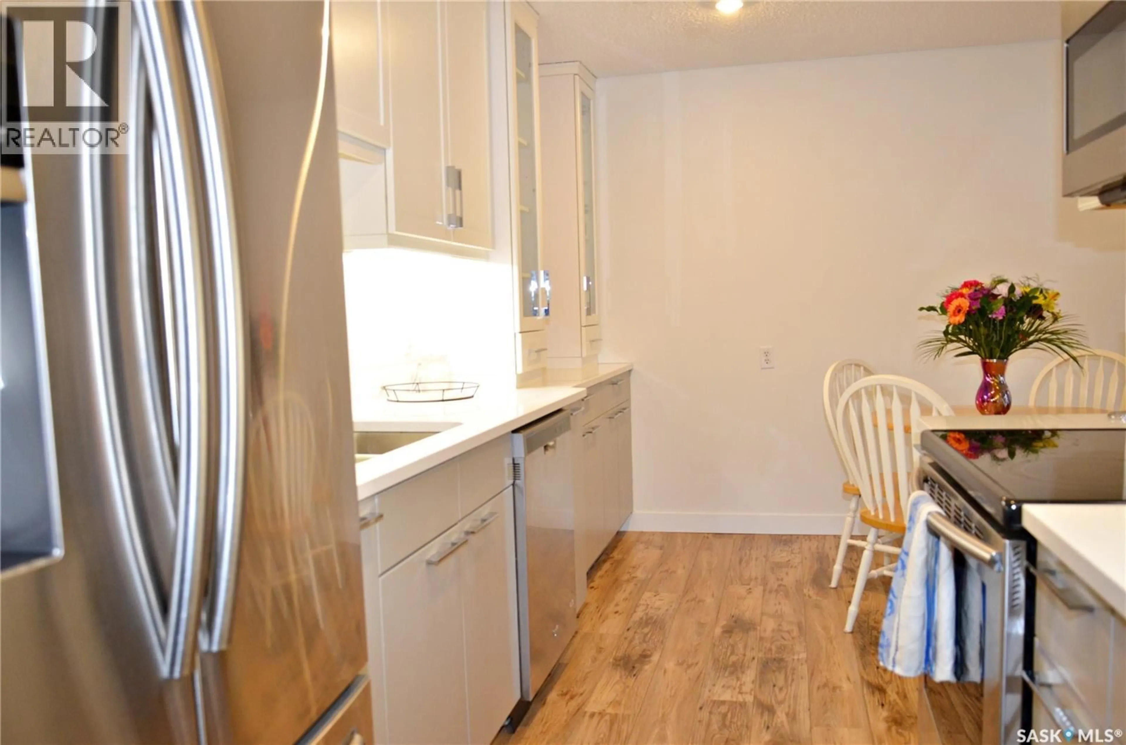 Standard kitchen, unknown for 214B - 4040 8TH STREET, Saskatoon Saskatchewan S7H5L4