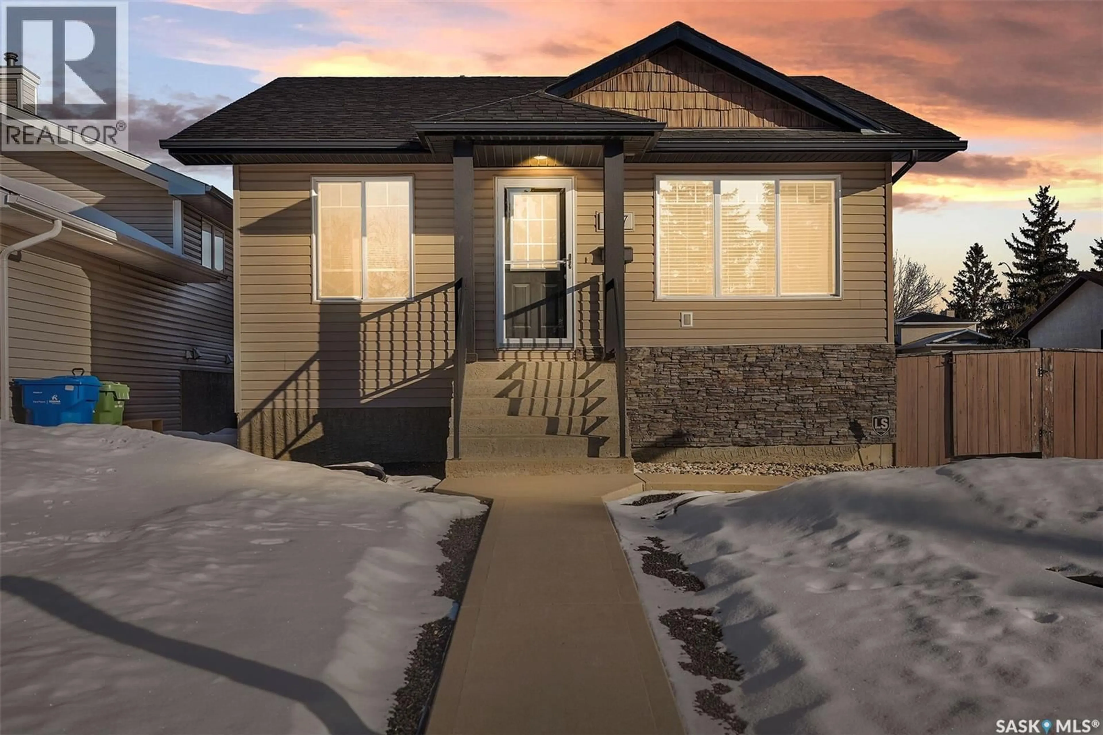Home with vinyl exterior material, street for 347 SANGSTER BOULEVARD, Regina Saskatchewan S4R8V3