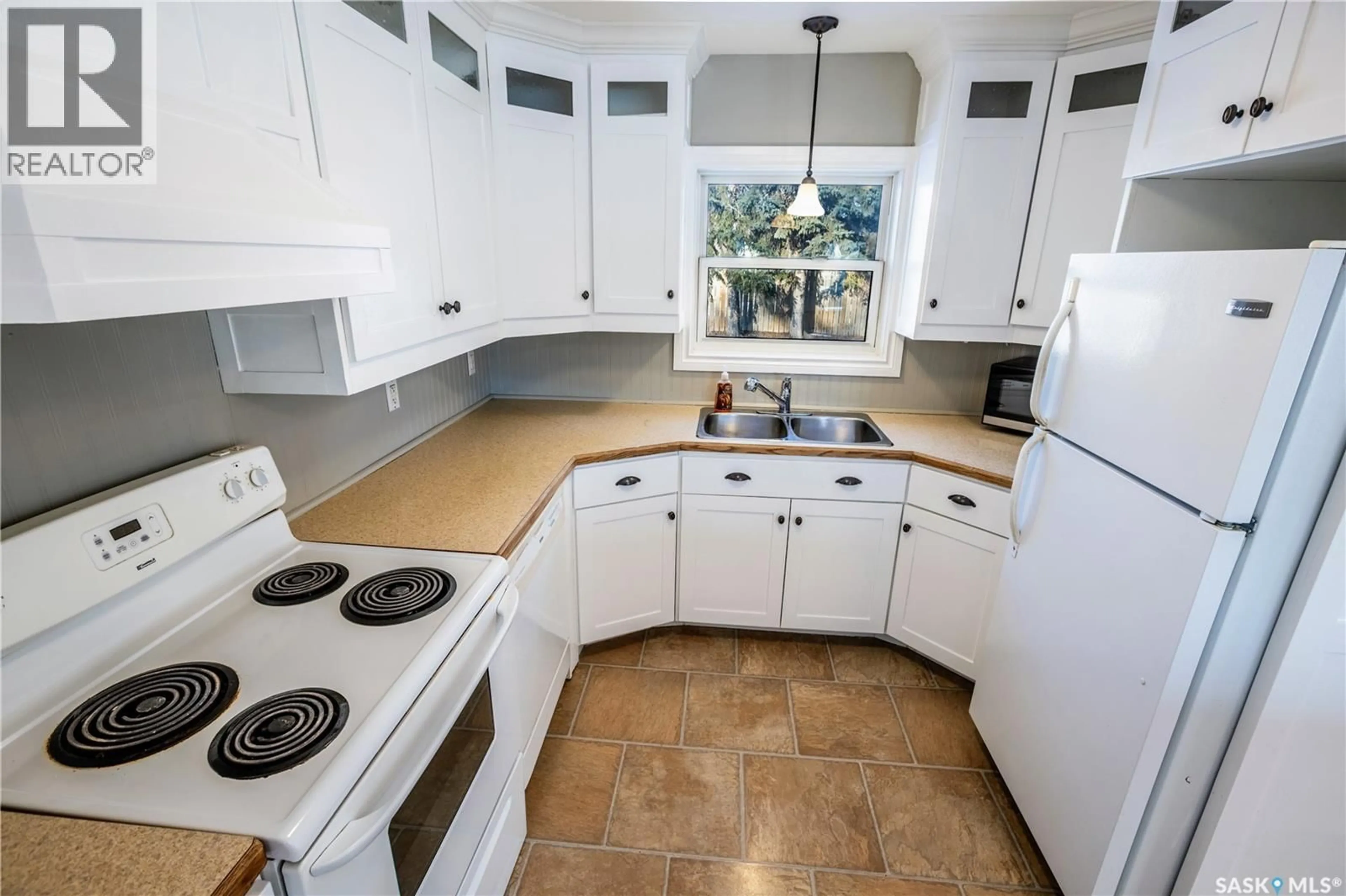 Standard kitchen, ceramic/tile floor for 1138 BOGUE AVENUE, Moose Jaw Saskatchewan S6H4M5