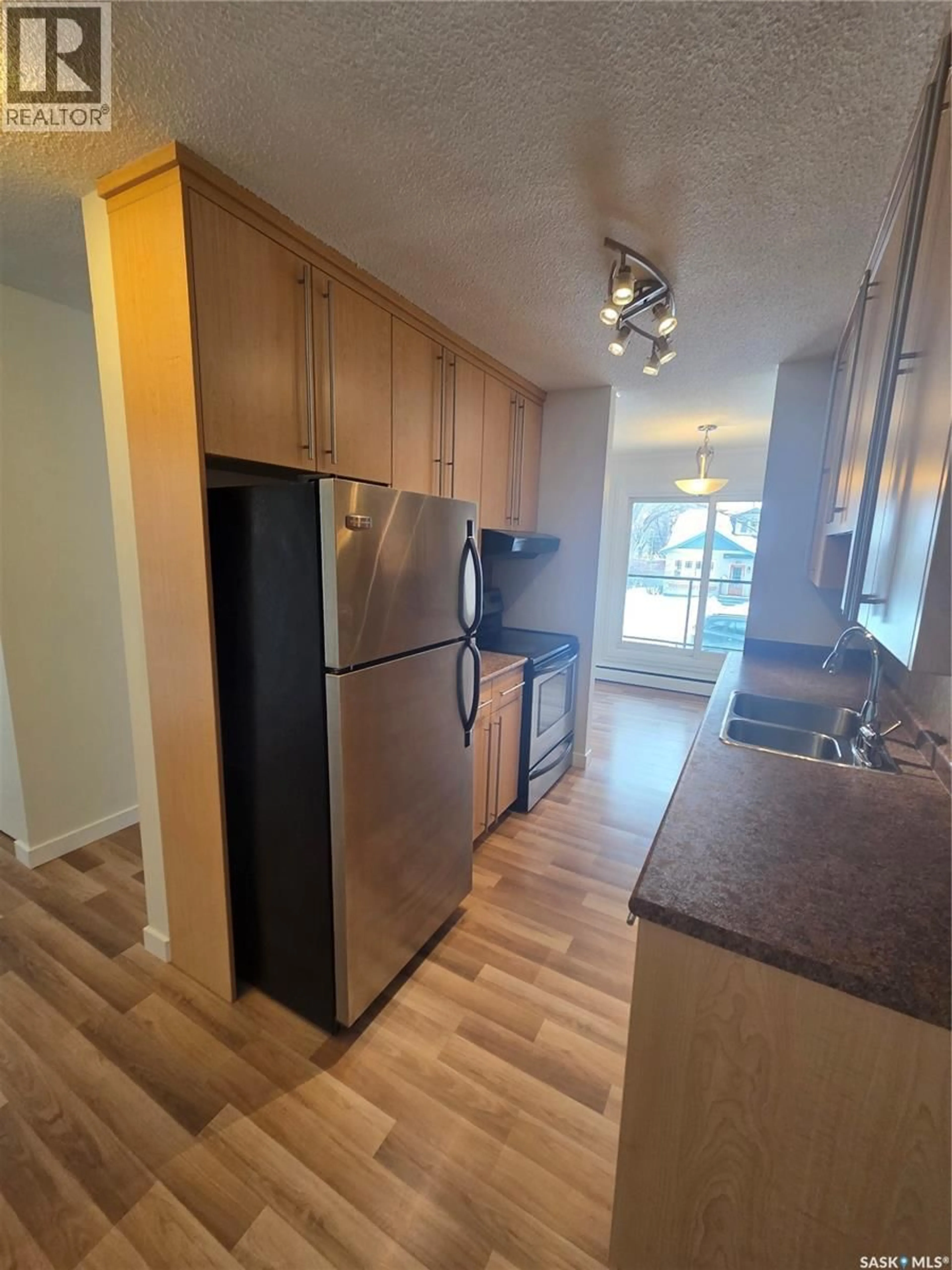 Standard kitchen, wood/laminate floor for N - 7 833 B AVENUE, Saskatoon Saskatchewan S7L1E5