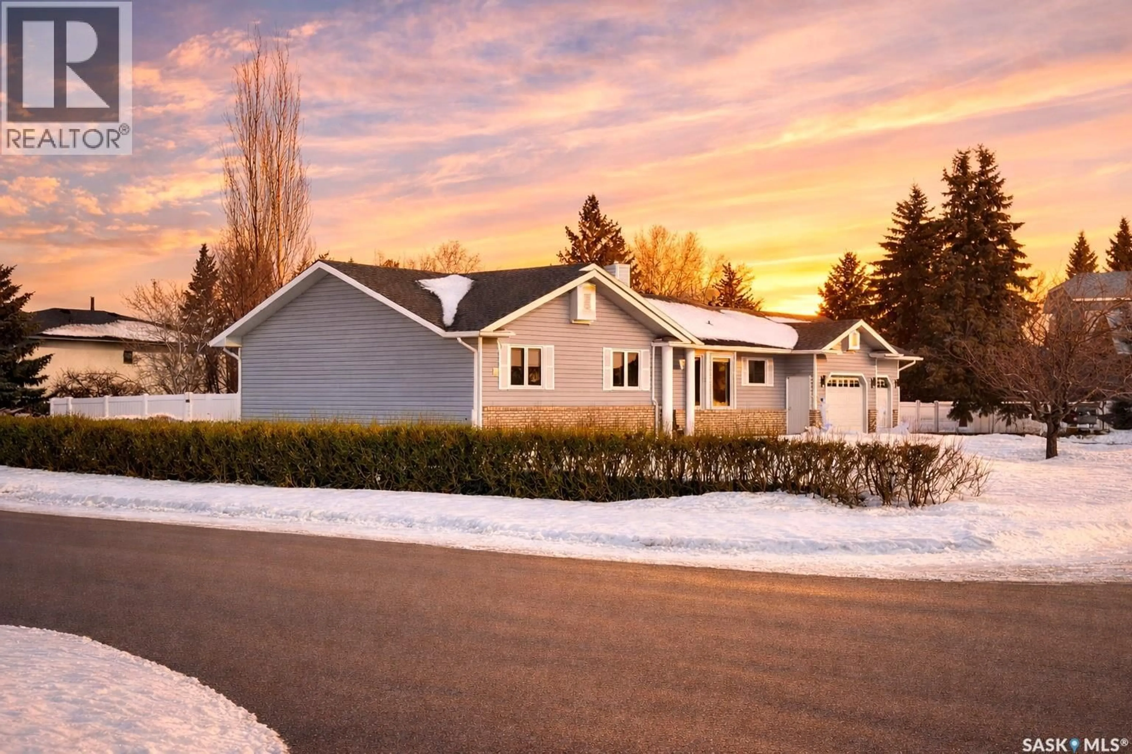 Home with vinyl exterior material, street for 1 MISSION PLACE, Fort Qu'Appelle Saskatchewan S0G1S0
