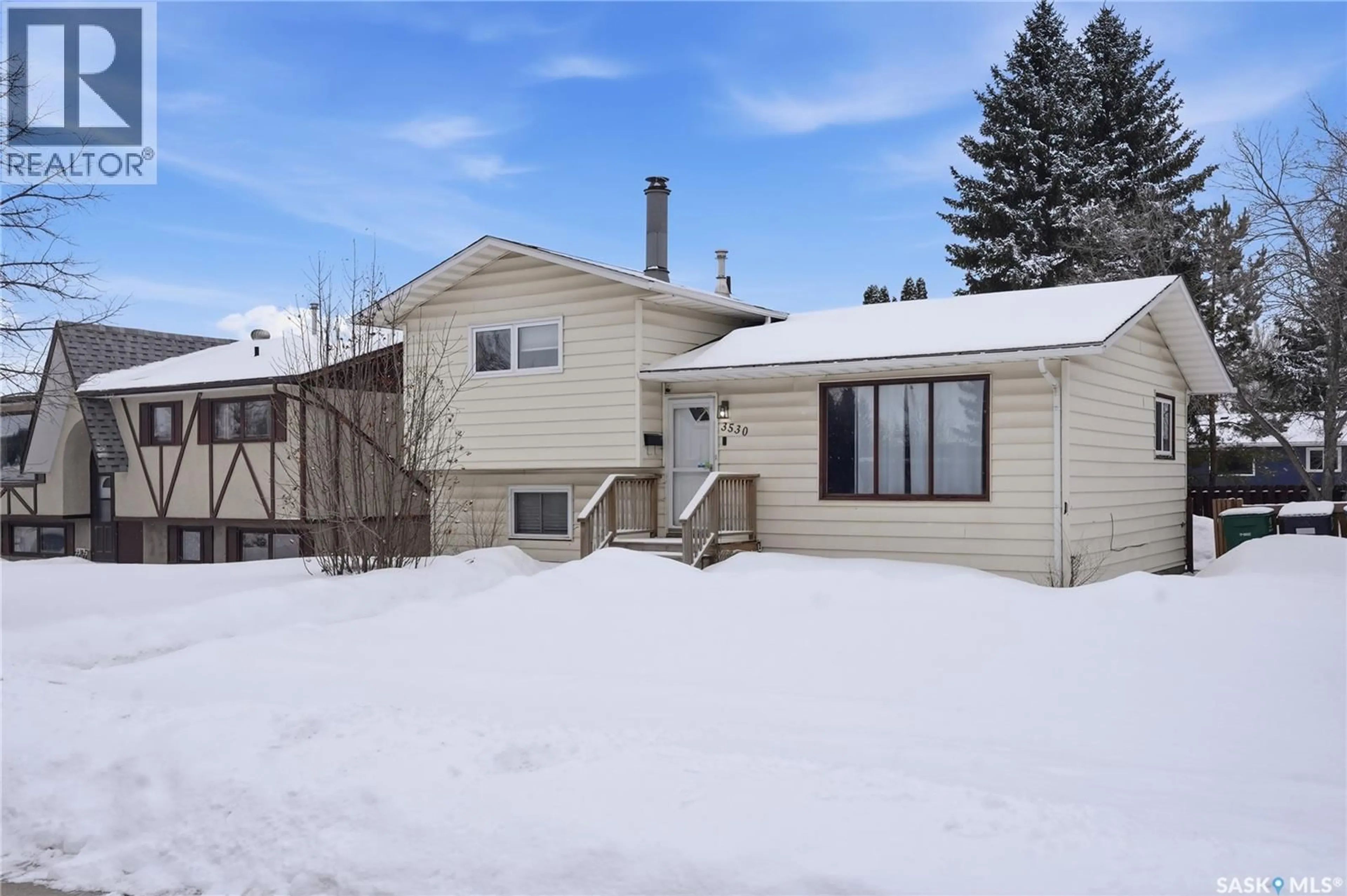 Home with vinyl exterior material, street for 3530 PARKDALE ROAD, Saskatoon Saskatchewan S7H4W4
