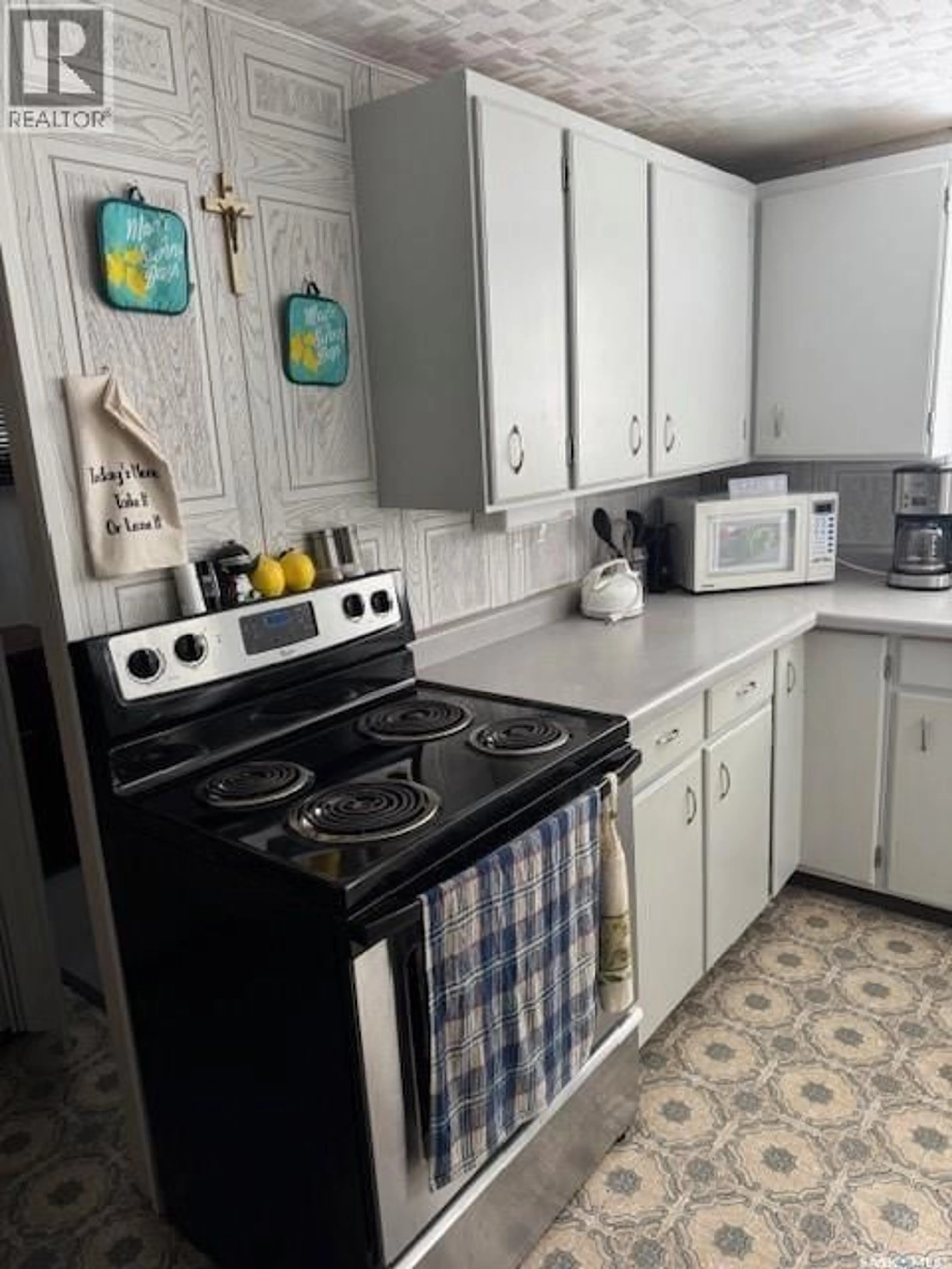 Standard kitchen, unknown for 692 AQUALANE AVENUE, Aquadeo Saskatchewan S0M1E0