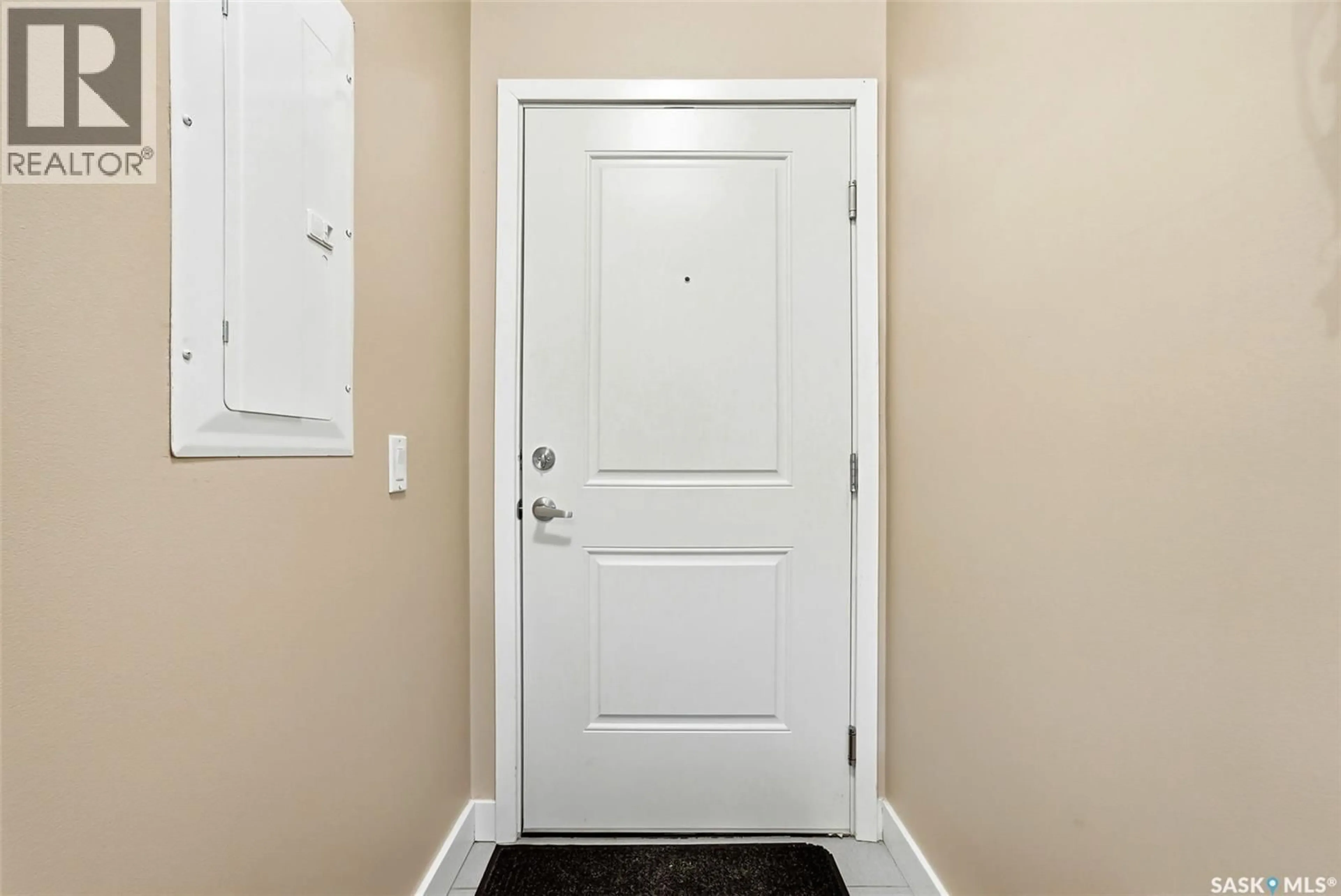 Indoor entryway for 301 - 2255 ANGUS STREET, Regina Saskatchewan S4T2A3