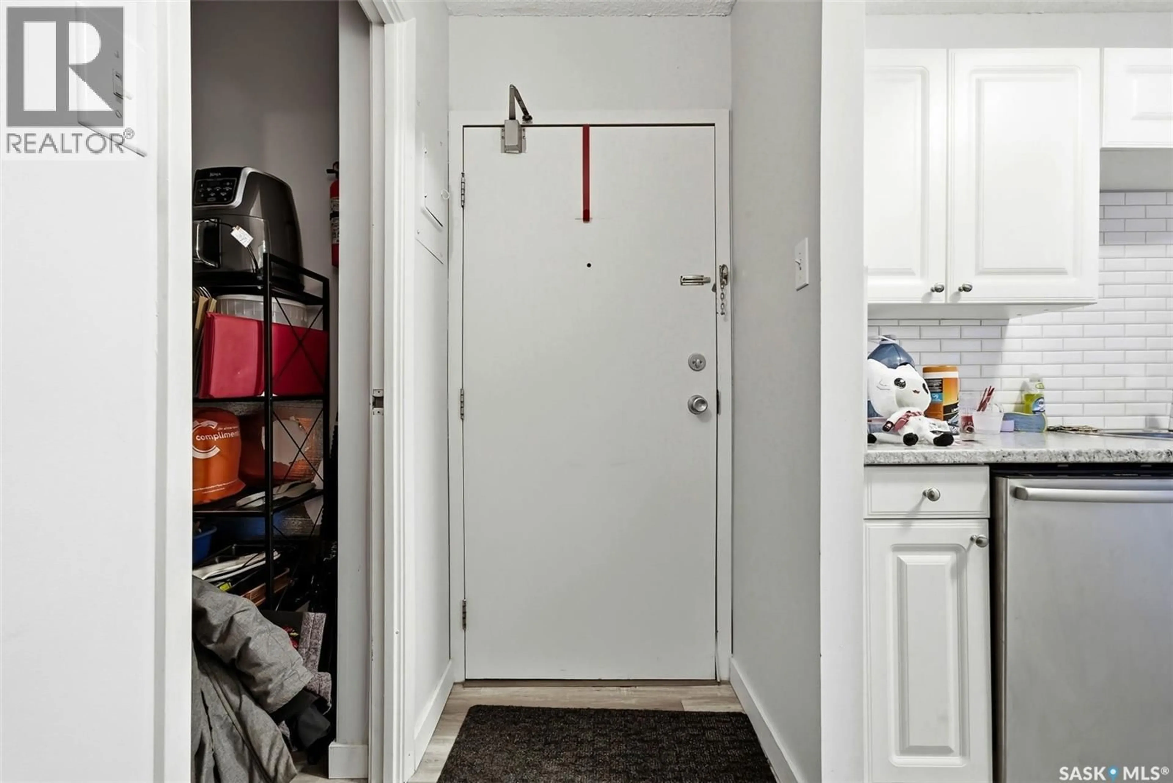 Indoor entryway for 612 4045 RAE STREET, Regina Saskatchewan S4S6Y8