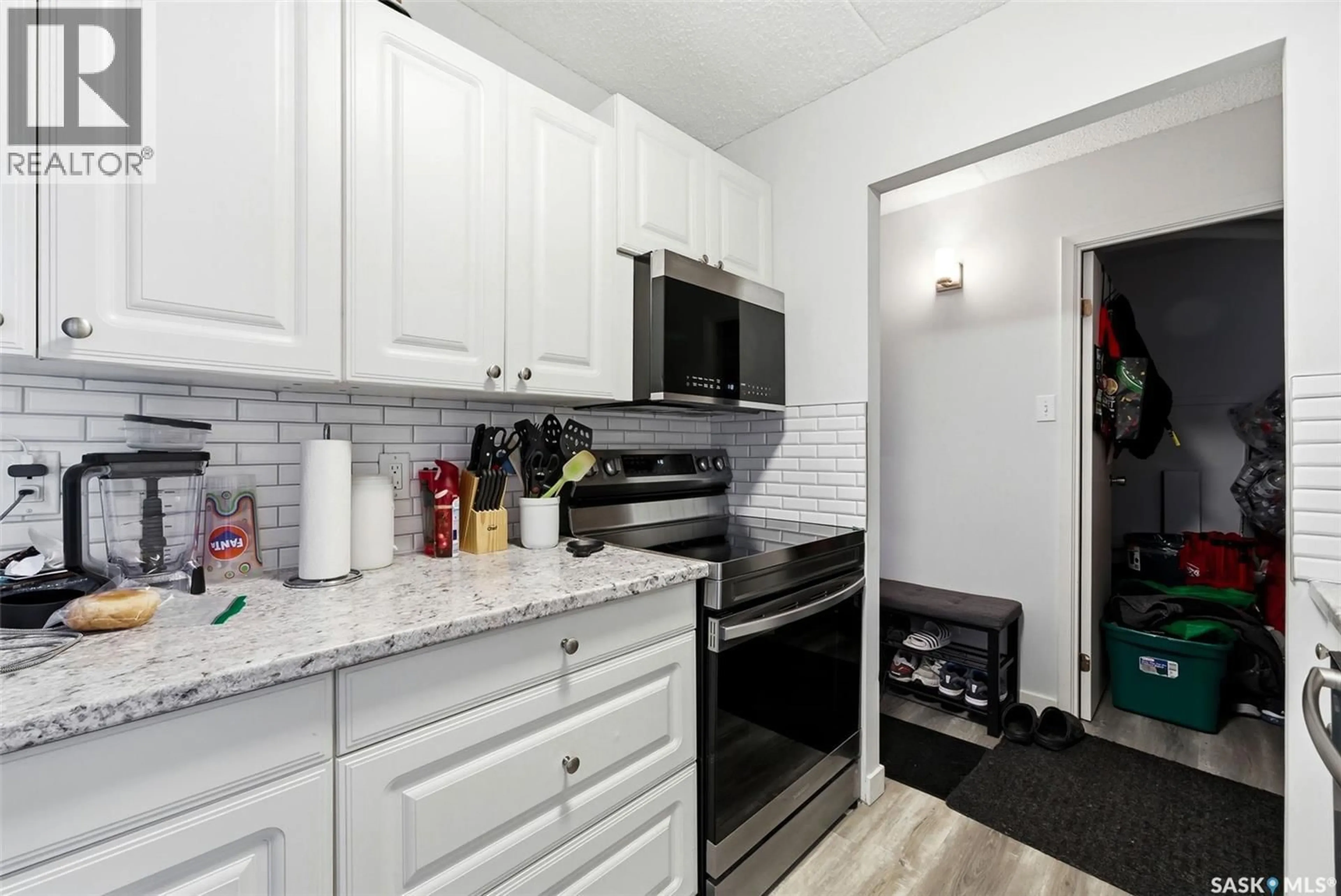 Standard kitchen, unknown for 612 4045 RAE STREET, Regina Saskatchewan S4S6Y8