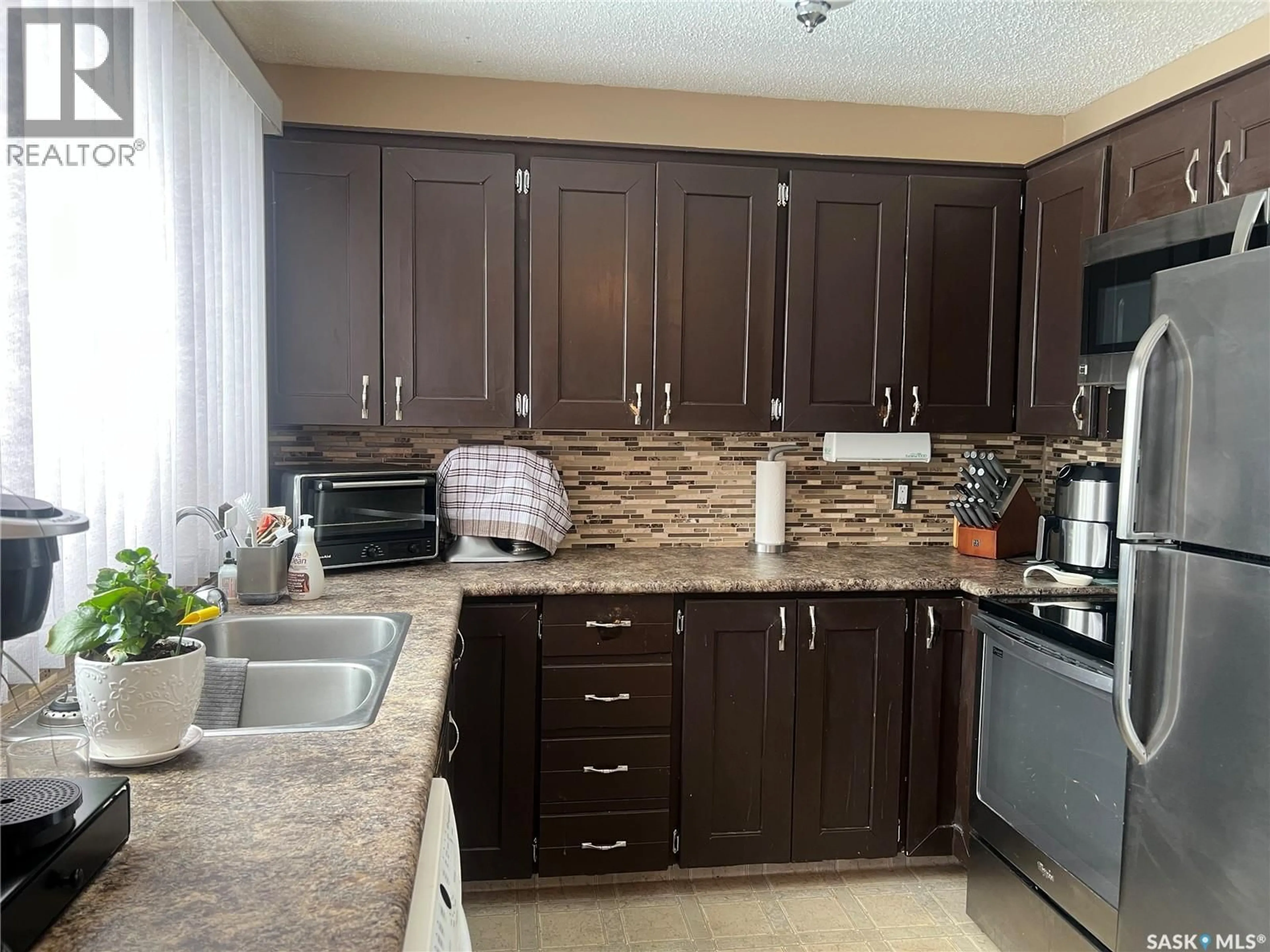 Standard kitchen, unknown for 322 OAK STREET, Porcupine Plain Saskatchewan S0E1H0