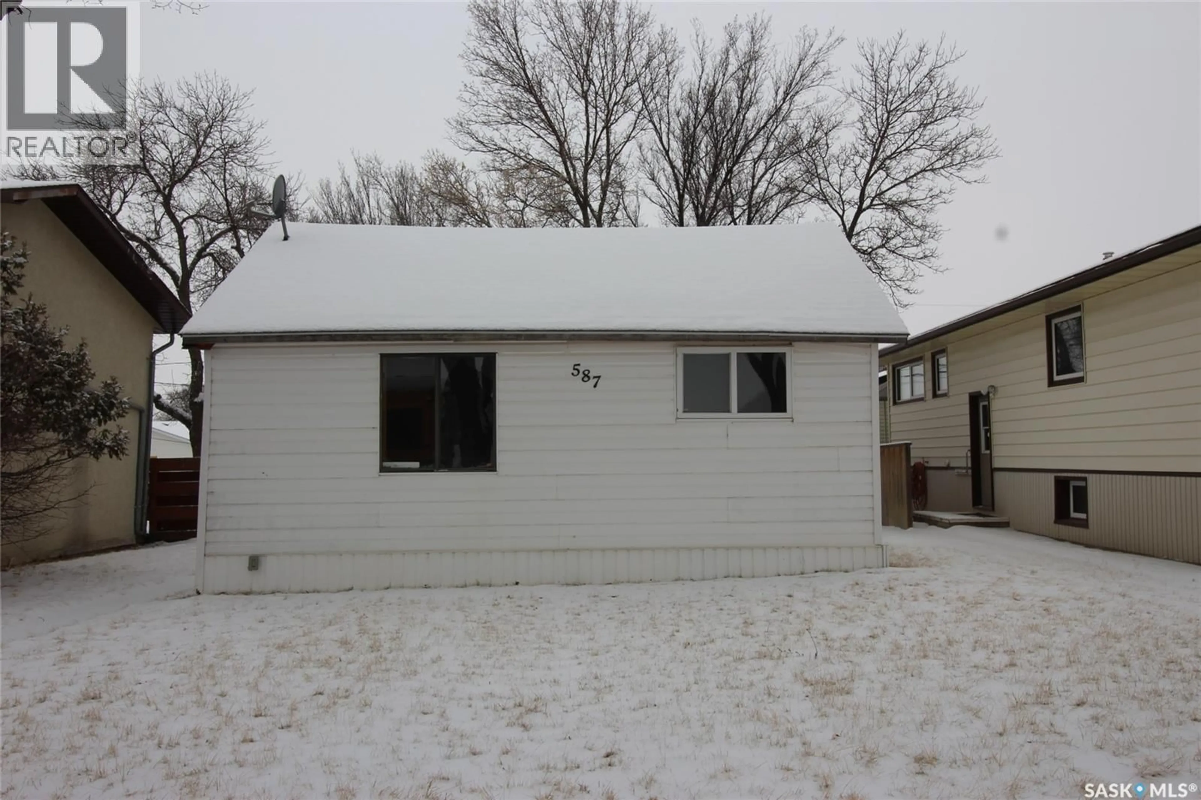 Shed for 587 3RD STREET, Shaunavon Saskatchewan S0N2M0