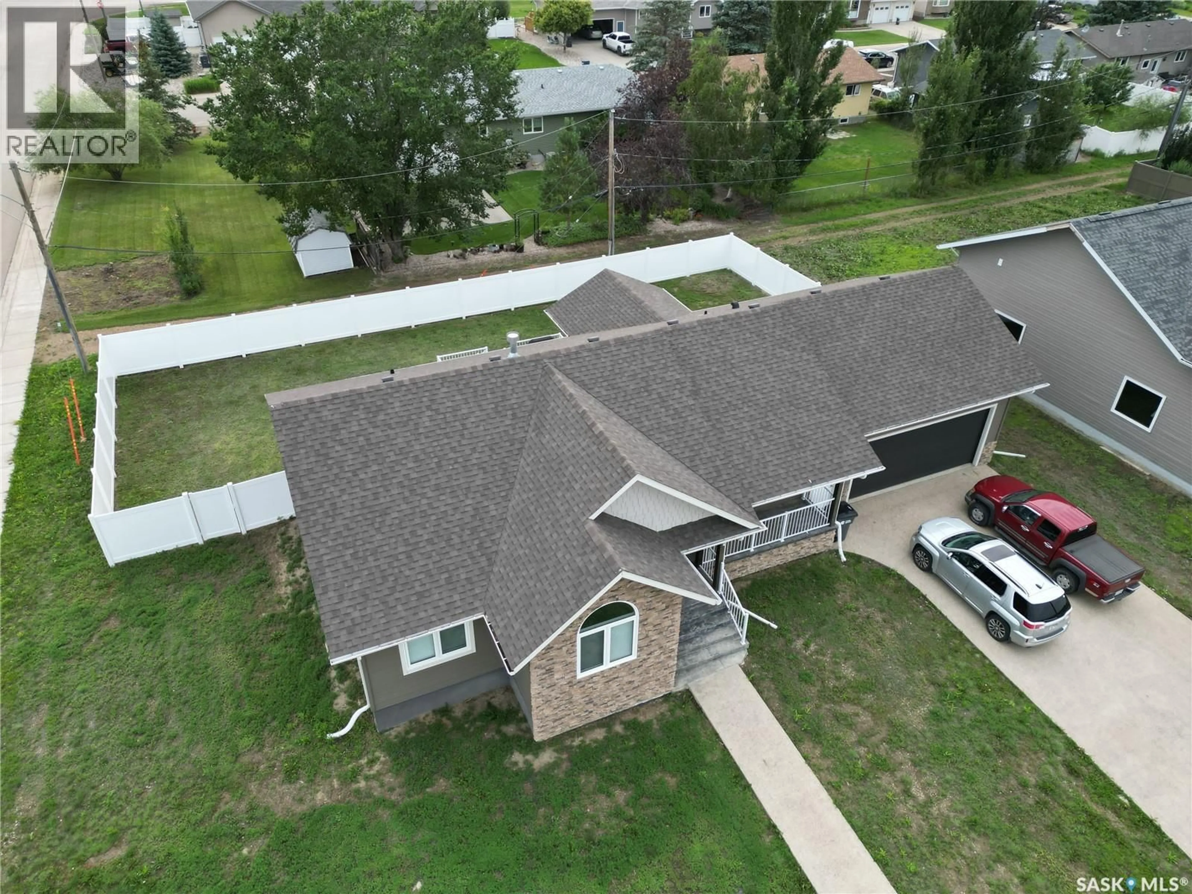 A pic from outside/outdoor area/front of a property/back of a property/a pic from drone, street for 44 CRESCENT DRIVE, Avonlea Saskatchewan S0H0C0