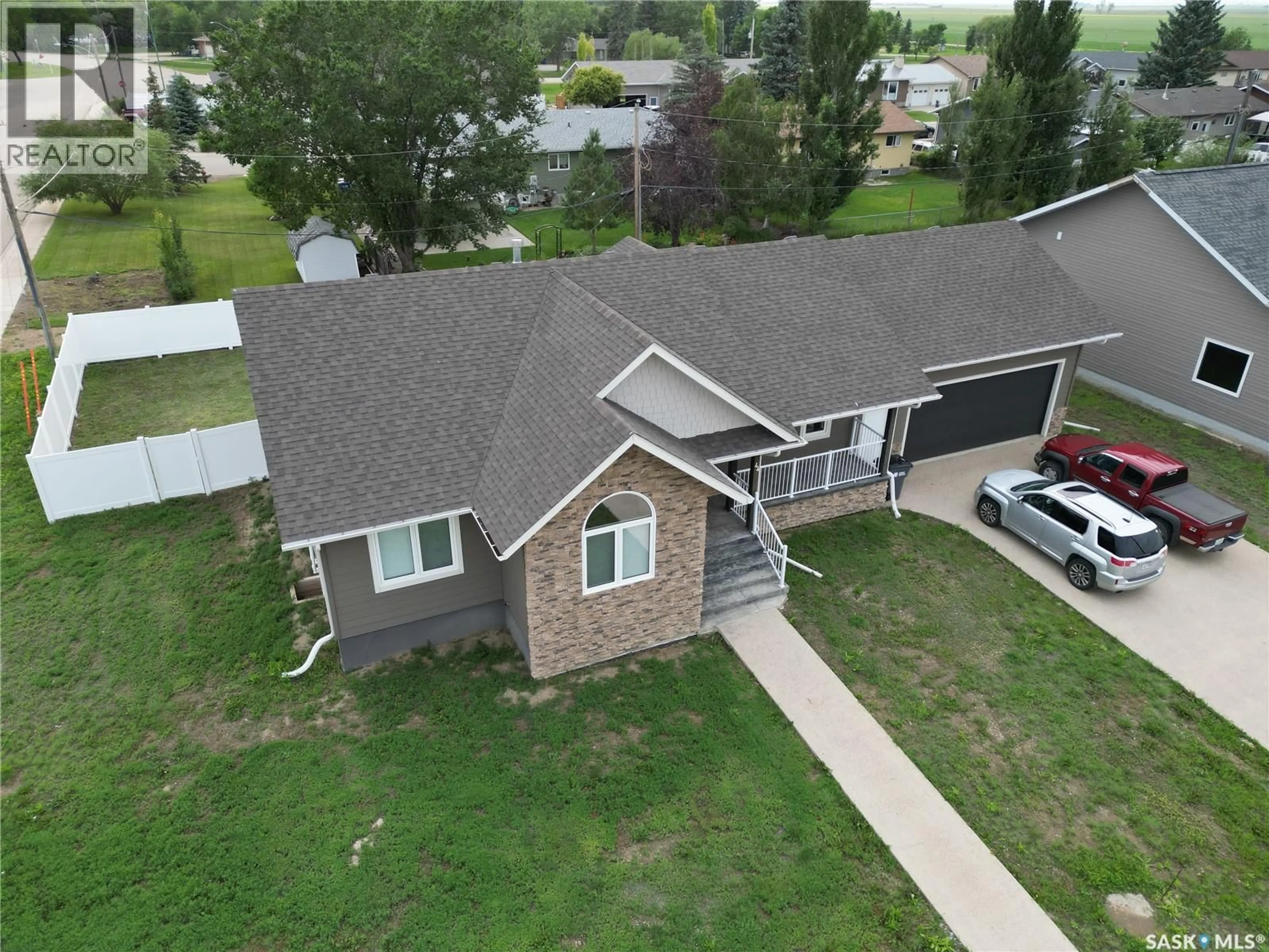 A pic from outside/outdoor area/front of a property/back of a property/a pic from drone, street for 44 CRESCENT DRIVE, Avonlea Saskatchewan S0H0C0