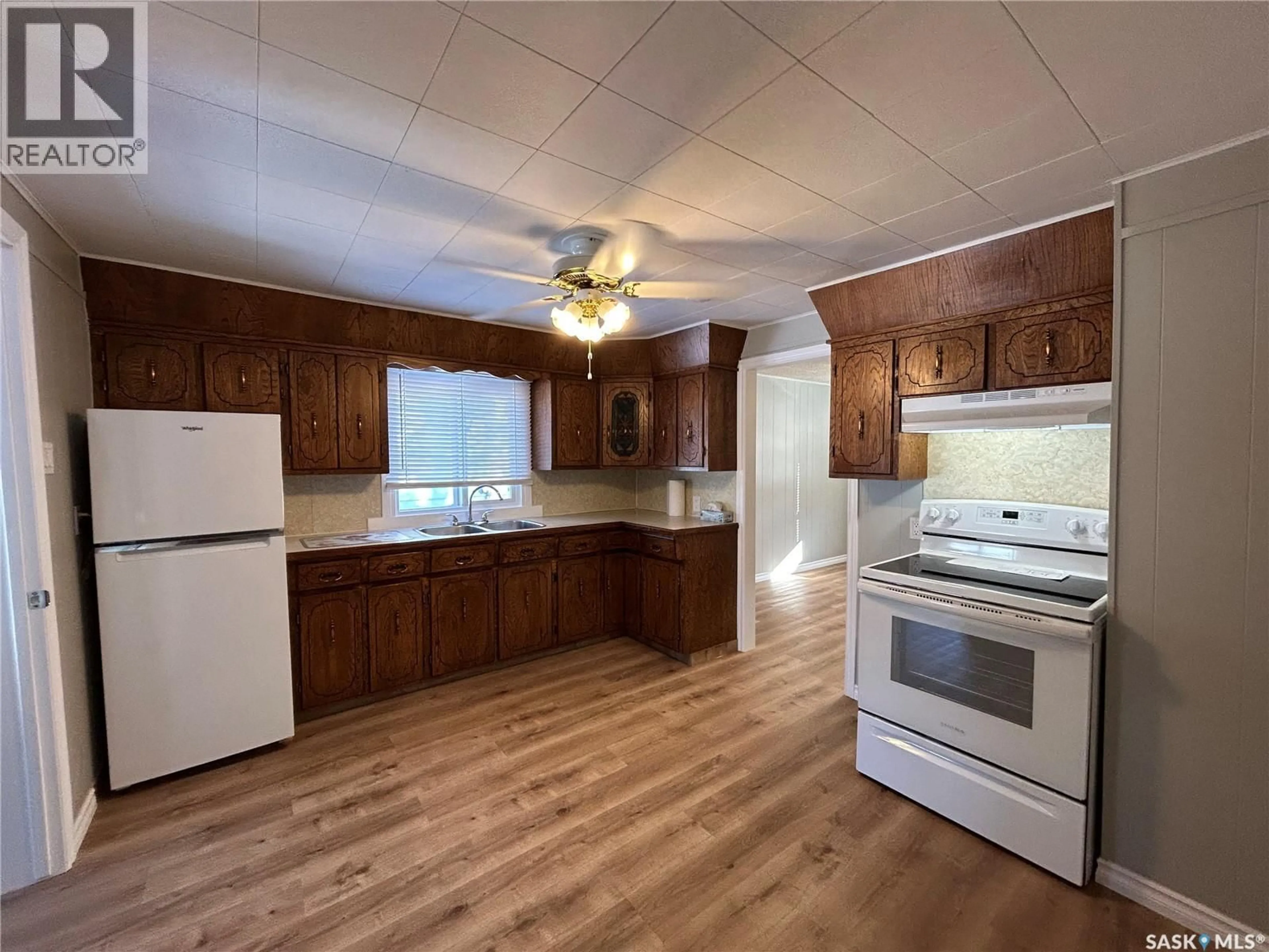 Standard kitchen, unknown for 716 14TH STREET, Humboldt Saskatchewan S0K2A0