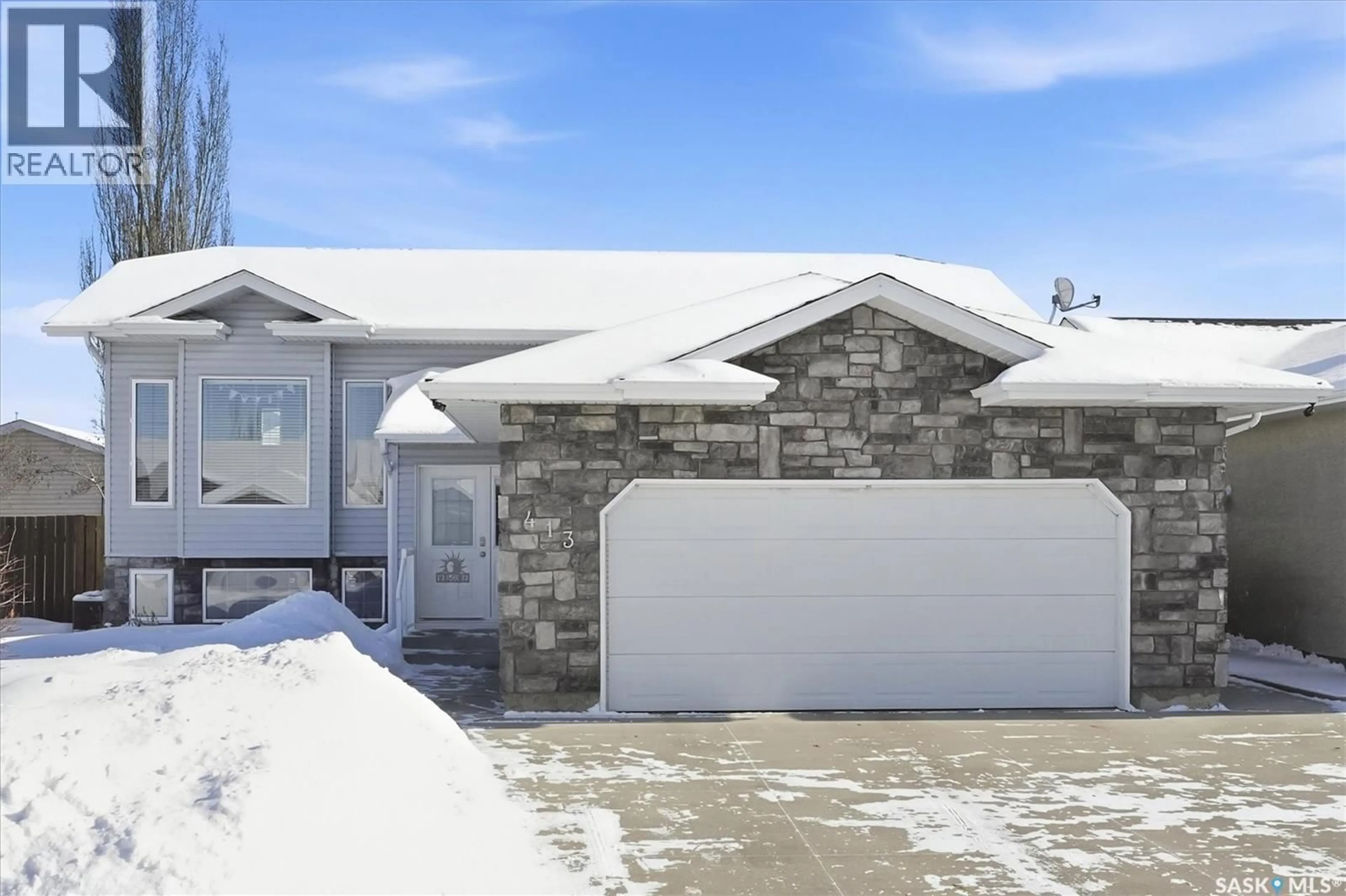 Home with vinyl exterior material, street for 413 BENDEL CRESCENT, Martensville Saskatchewan S0K2T2