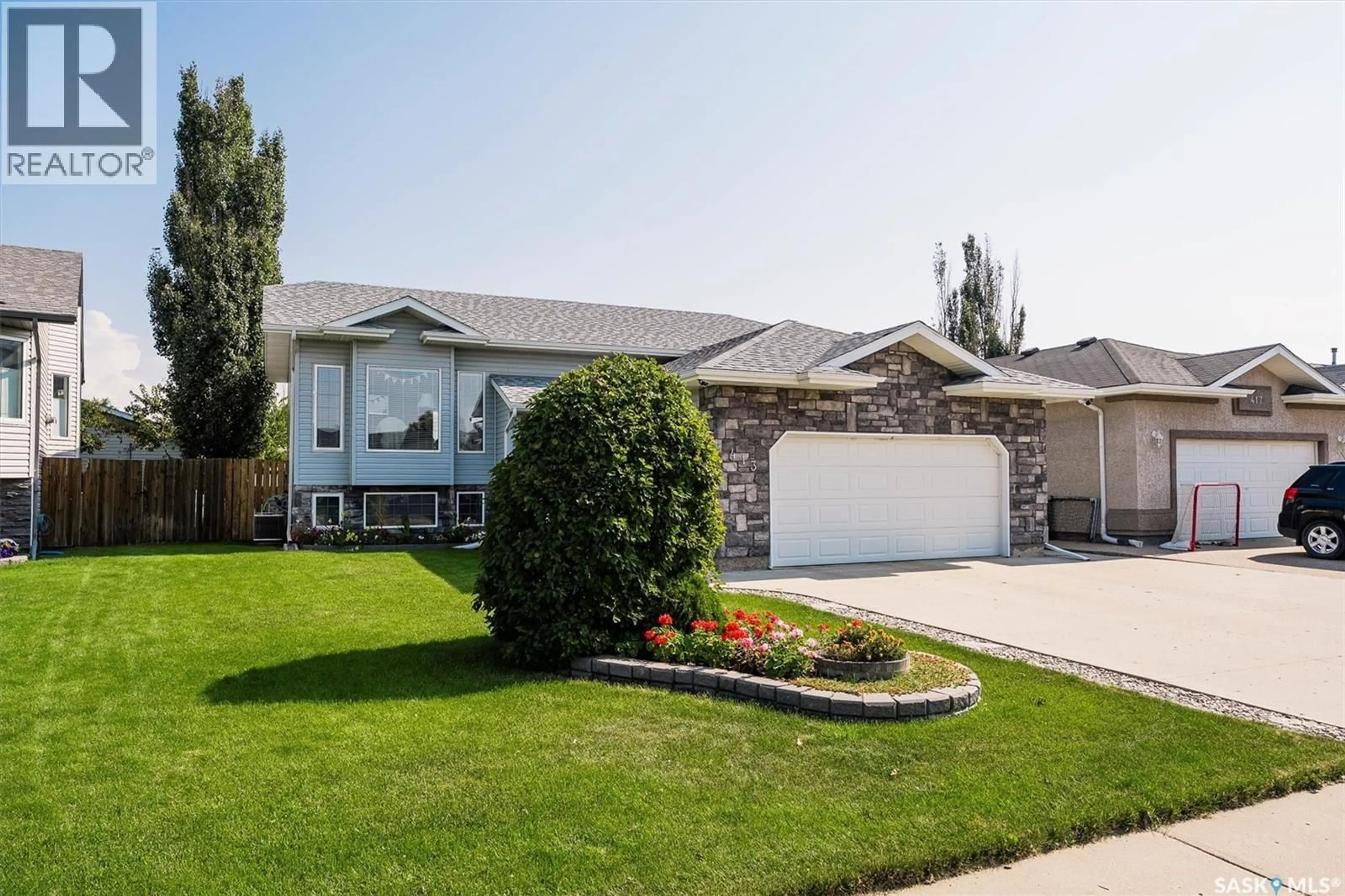 Home with vinyl exterior material, street for 413 BENDEL CRESCENT, Martensville Saskatchewan S0K2T2