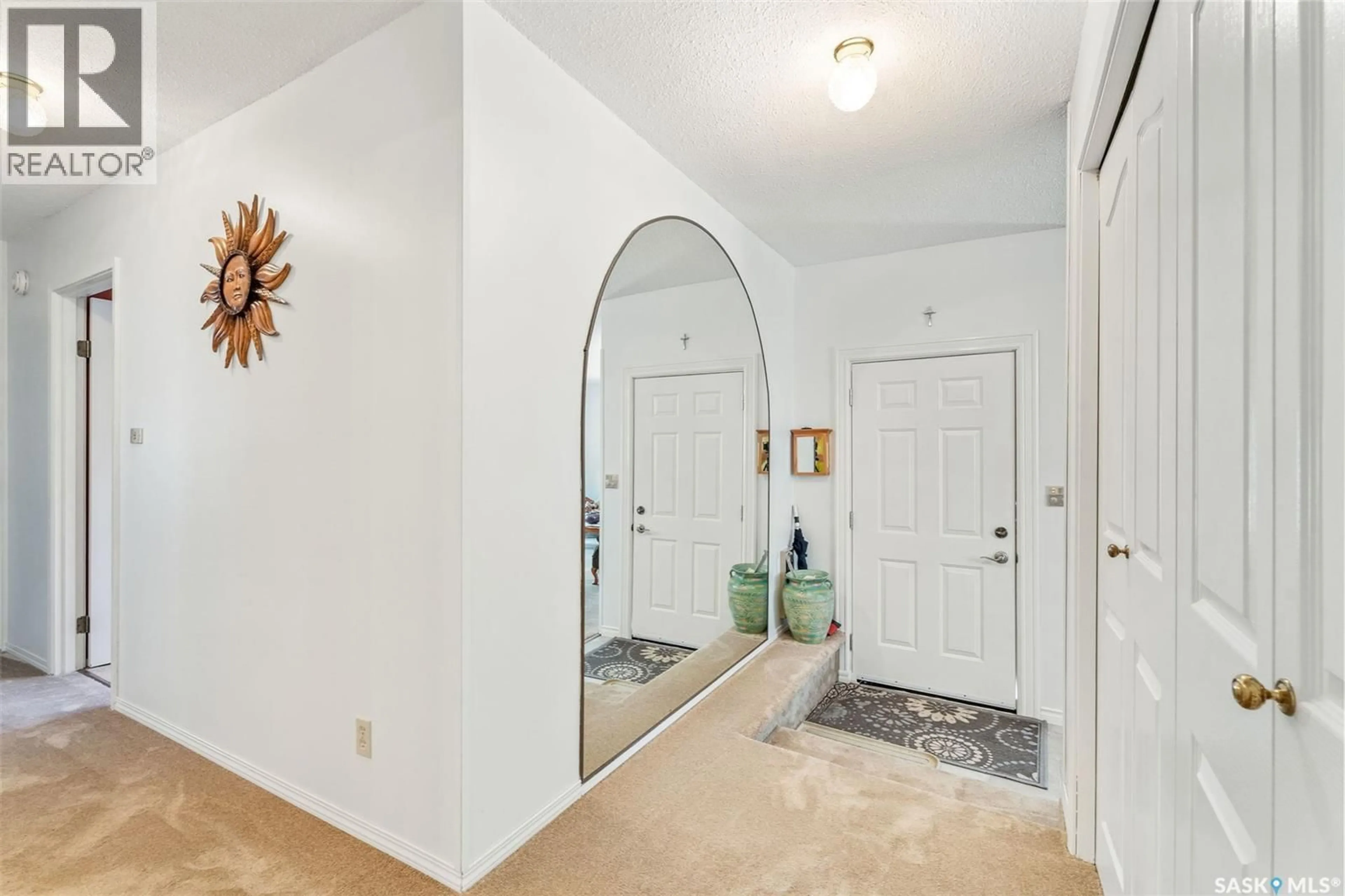 Indoor entryway for 6107 HOLMES DRIVE, Buckland Rm No. 491 Saskatchewan S6V5R3
