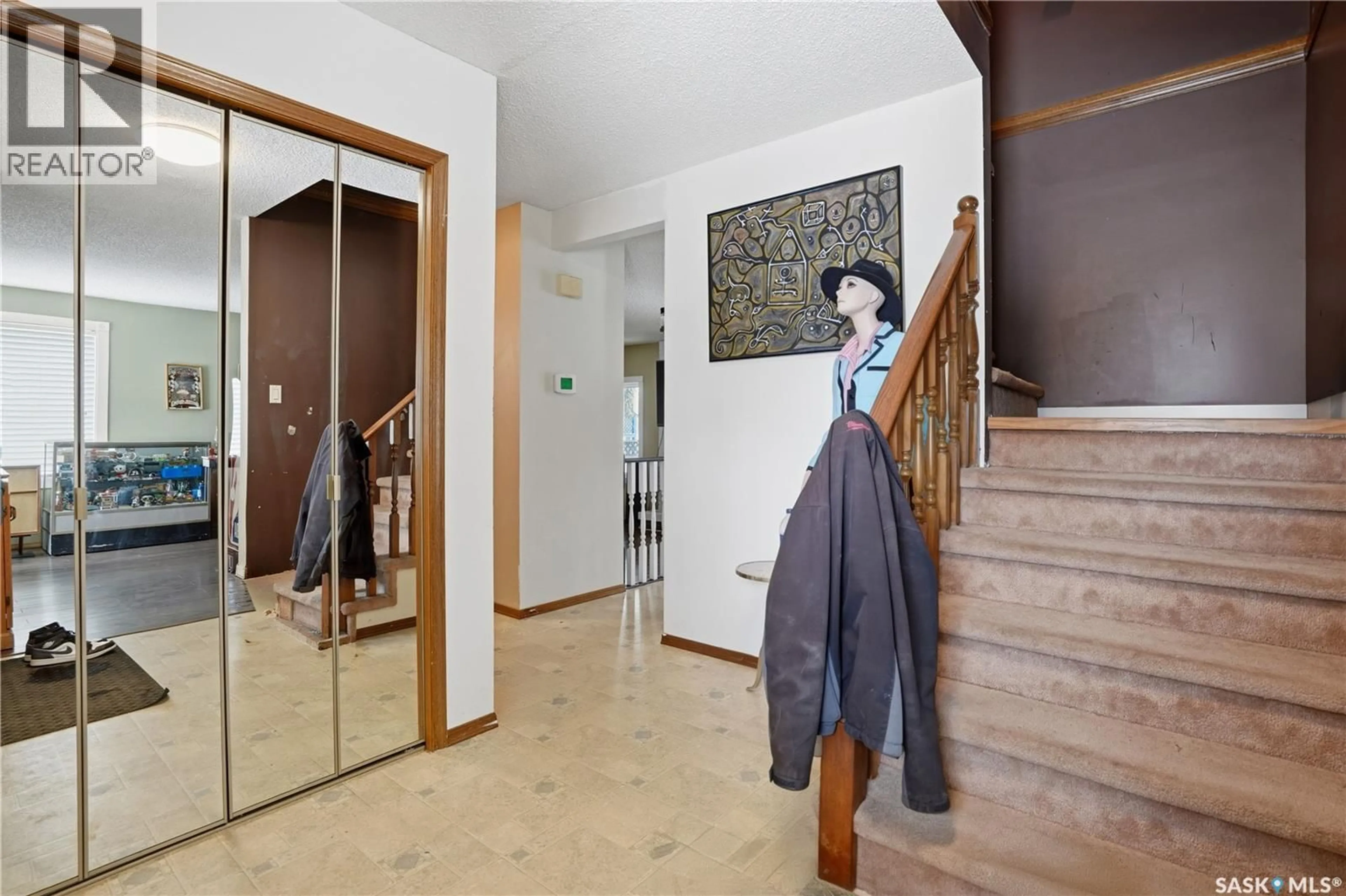 Indoor foyer for 6202 WELLBAND DRIVE, Regina Saskatchewan S4X4G8